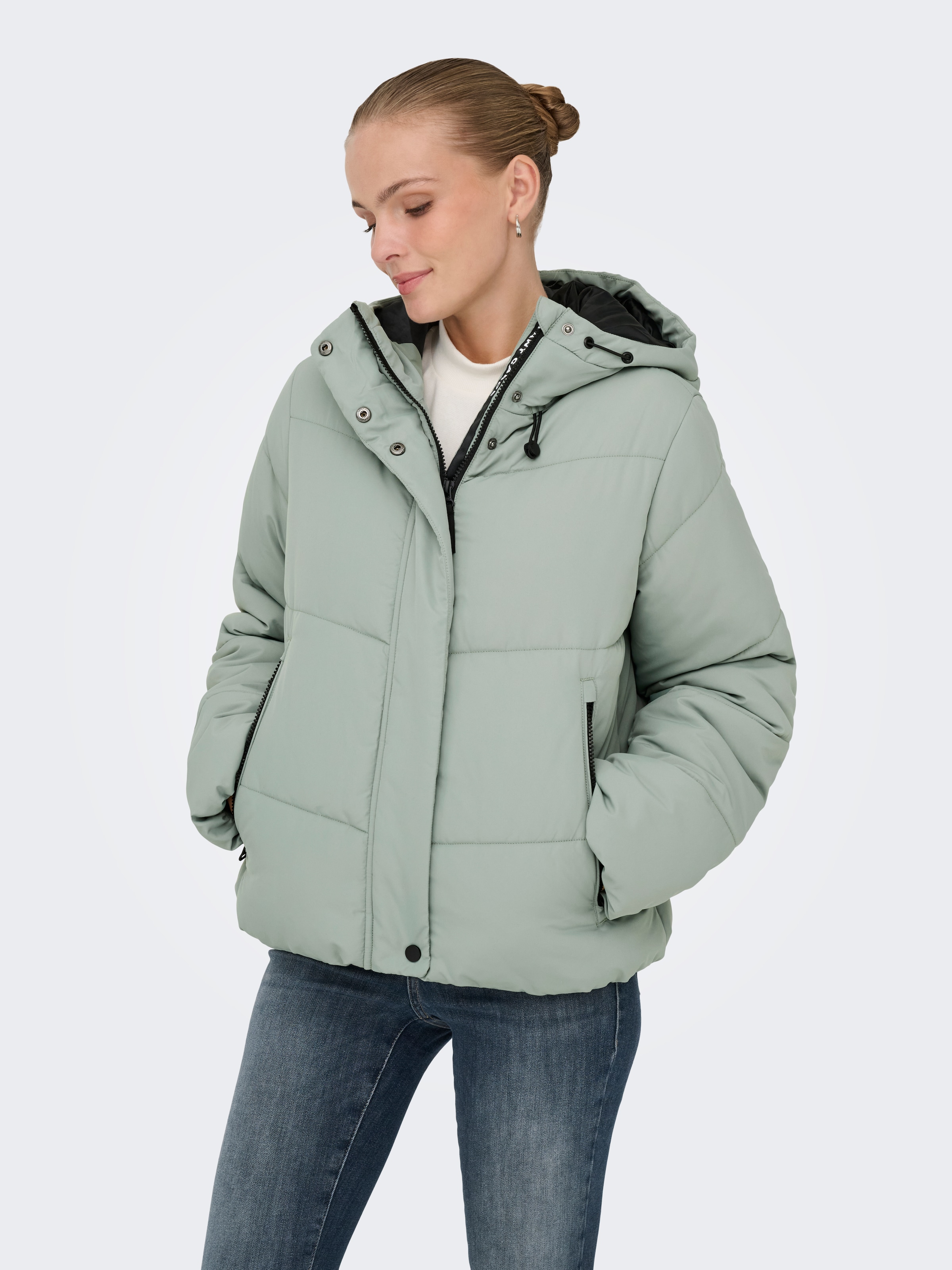 ONLY Veste matelassée »ONLMAGGI LIFE SHORT PUFFER CC OTW« mit Kapuze Kunstfaser,