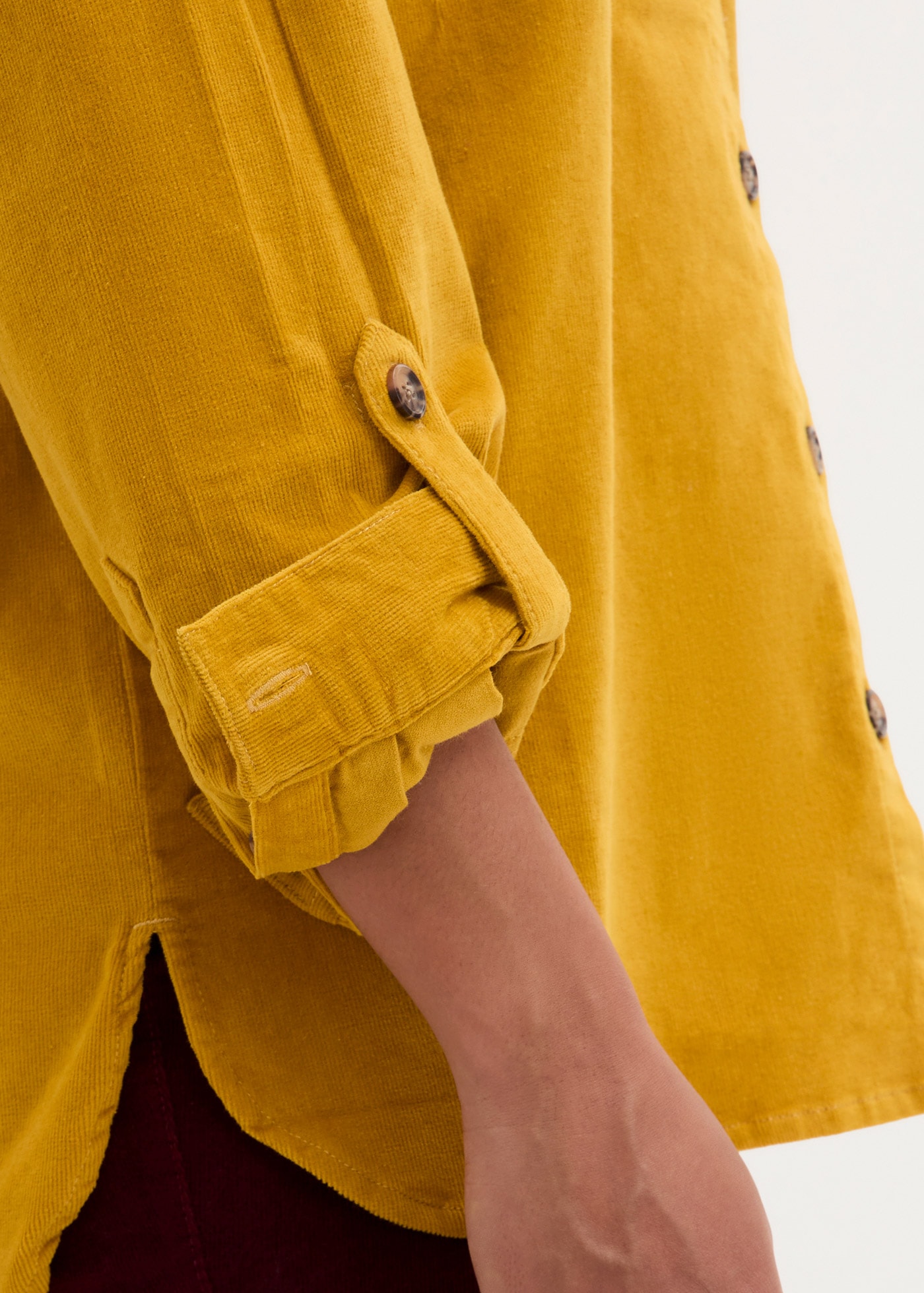 bonprix Langarmbluse »Cord-Hemd mit Seitenschlitz« lockere Passform, für den Alltag, aus Cord, mit Hemdblusenkragen