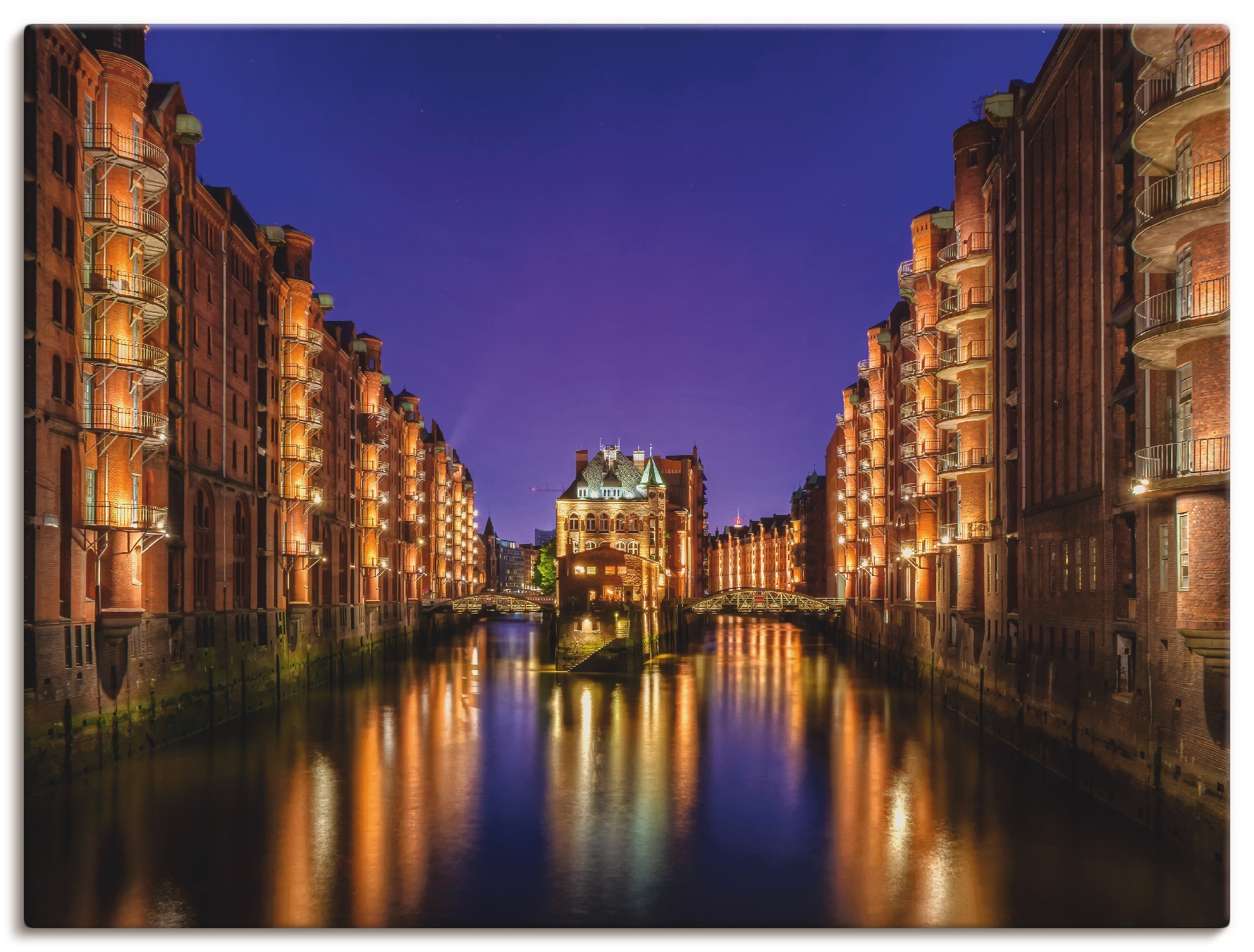 Image of Artland Wandbild »Hamburg Speicherstadt bei Nacht«, Gebäude, (1 St.), in vielen Grössen & Produktarten -Leinwandbild, Poster, Wandaufkleber / Wandtattoo auch für Badezimmer geeignet bei Ackermann Versand Schweiz