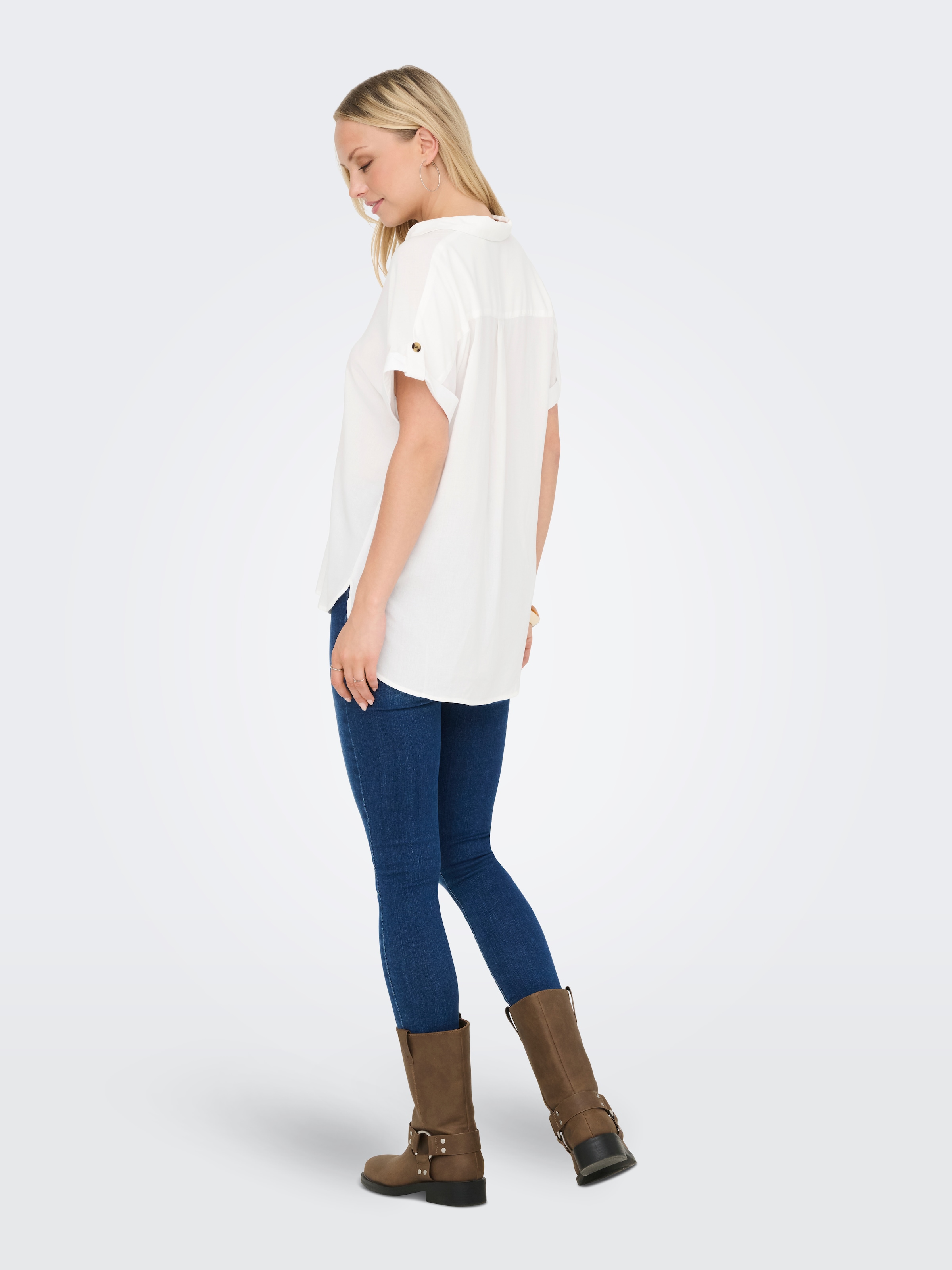 ONLY Blouse à manches courtes »ONLYASMIN SHIRT S/S WVN NOOS« Viscose, légèrement plus long à l’arrière