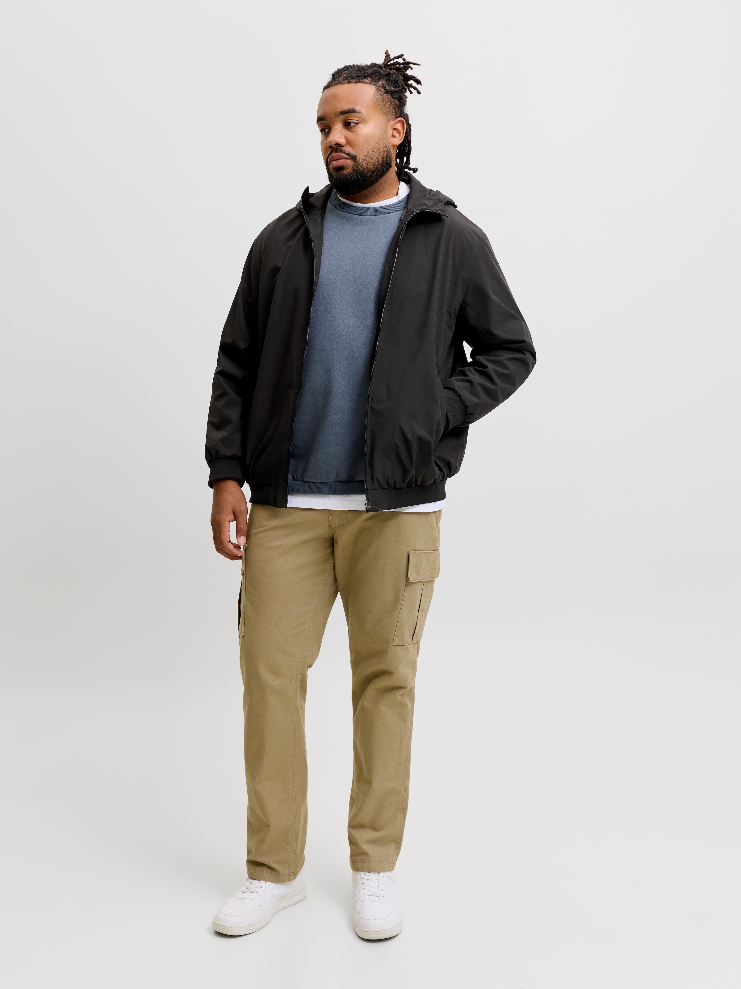 Jack & Jones PlusSize Blouson »JJECHARGE LIGHT JACKET HOOD NOOS PLS« avec capuche fibre synthétique, coupe régulière