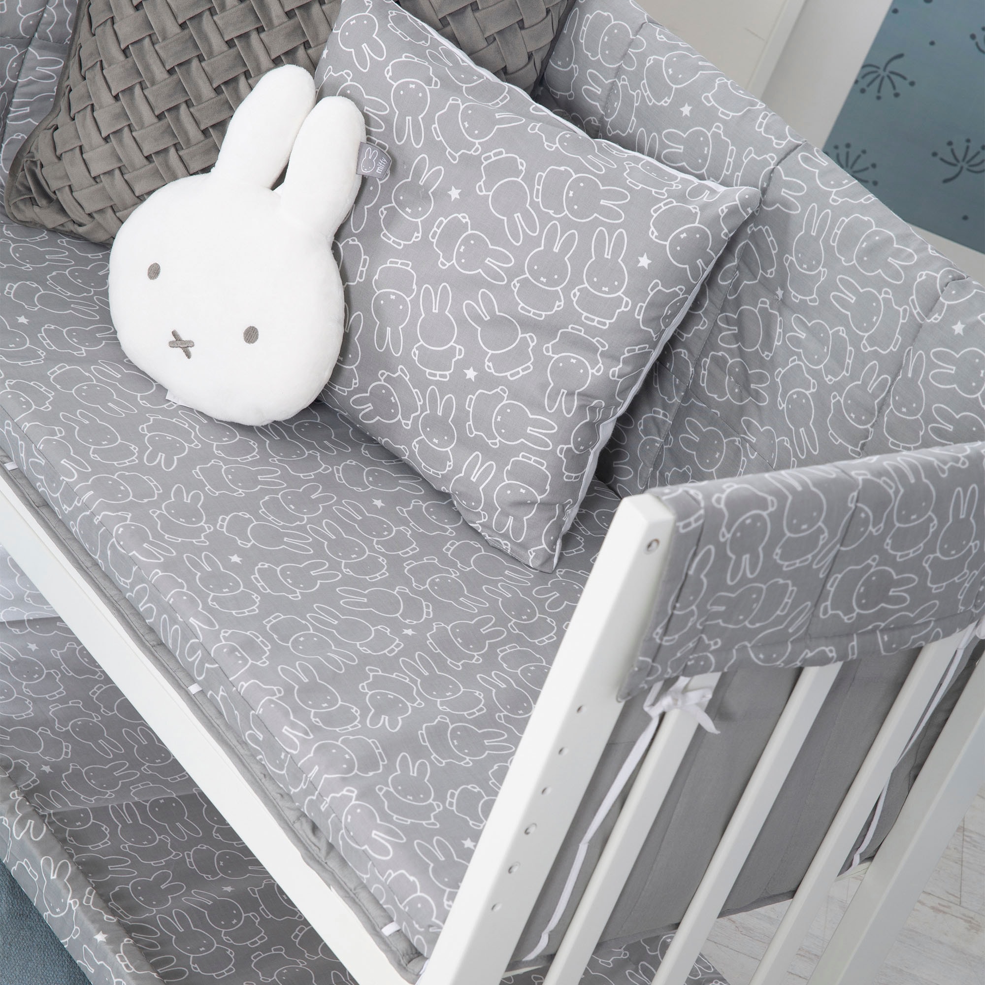 roba® Stubenbett »3in1, Miffy, weiss«, zu Elternbett oder Bank umbaubar, Liegefläche höhenverstellbar