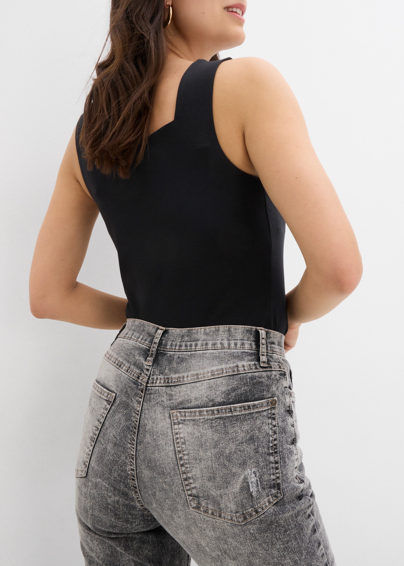 bonprix Mom-Jeans modischer Schnitt, Regular Fit, ausgefranster Saum