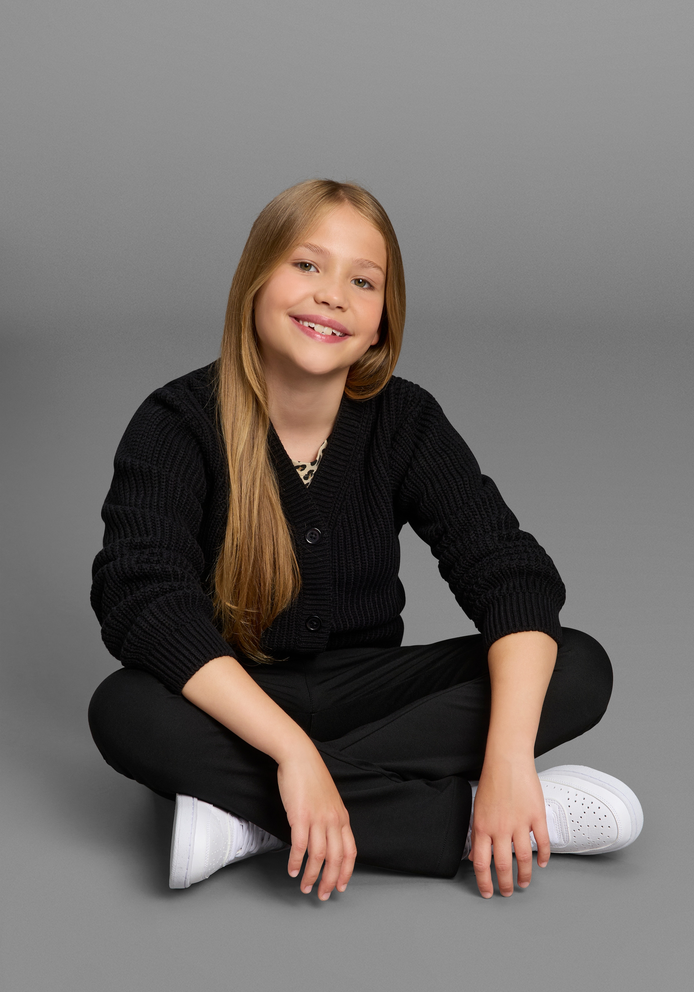 KIDSWORLD Veste en tricot »Strickjacke Basic-Style« Strickjacke, toll zu allem zu kombinieren