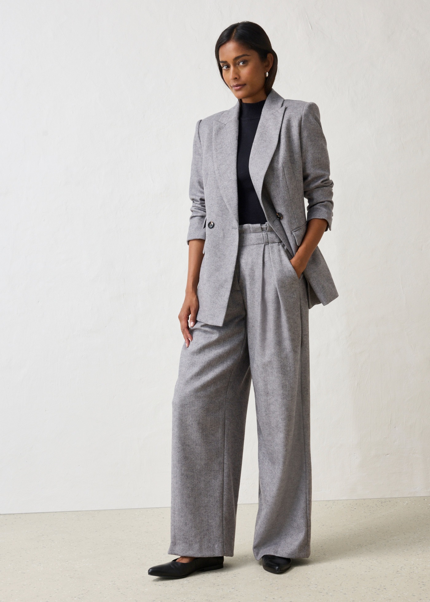 bonprix Pantalon à pinces  avec une teneur en laine, coupe douce et large, coupe ample, style élégant