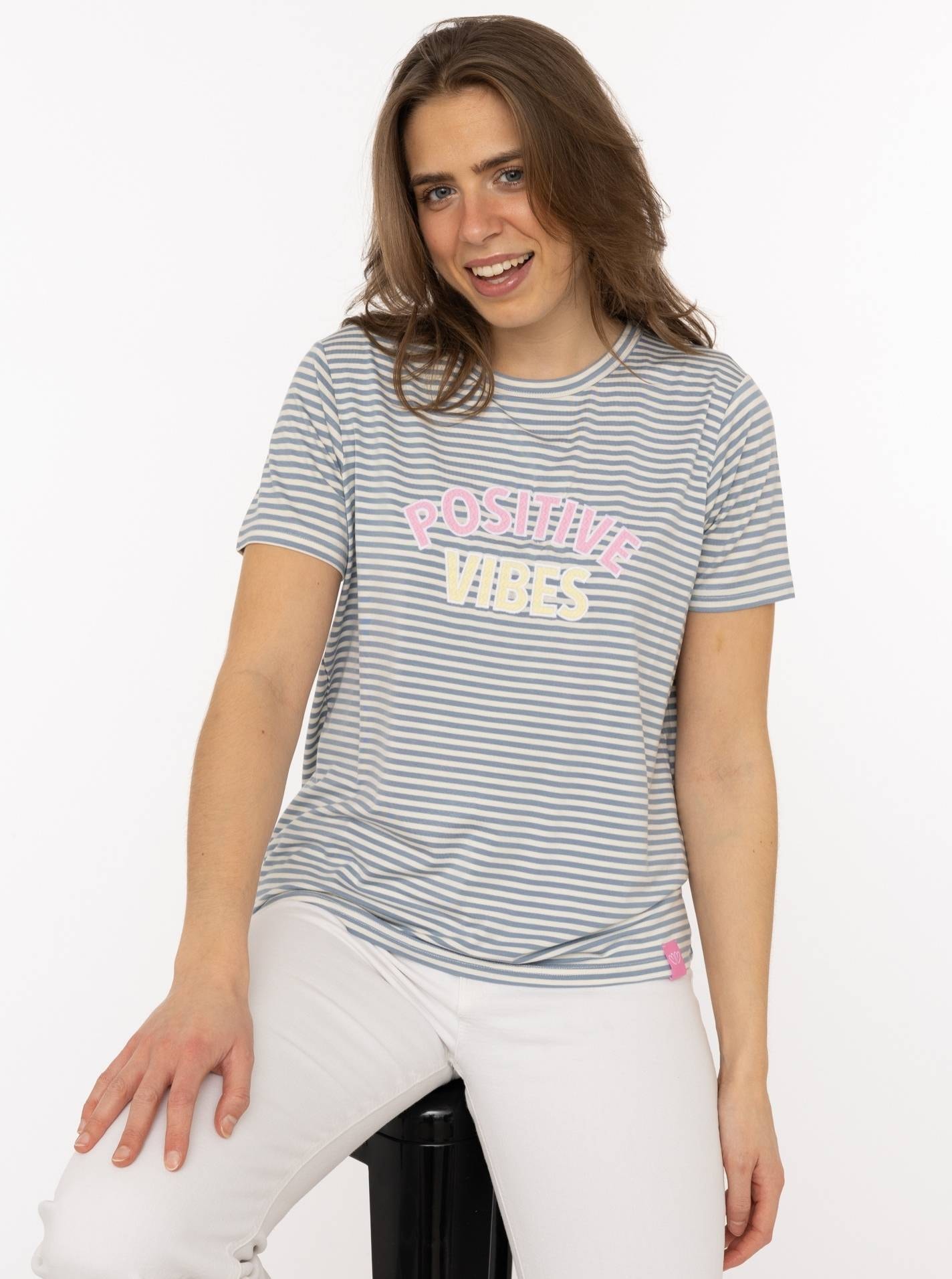 Image of Zwillingsherz T-Shirt ""Positive Vibes"" gestickter Statement Schriftzug, Rundhals