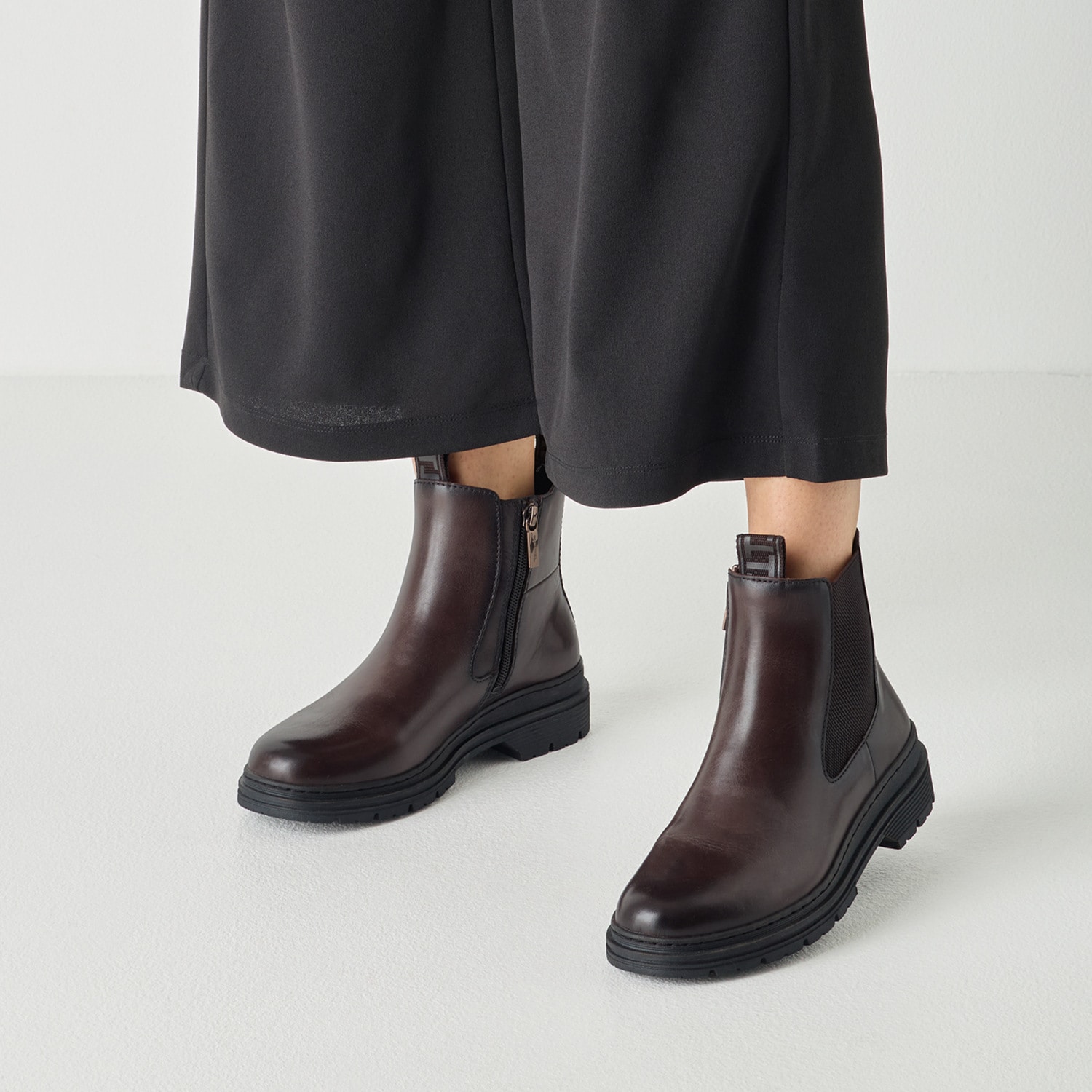 Tamaris Chelseaboots  Blockabsatz, Stiefelette mit Stretcheinsatz an der Aussenseite