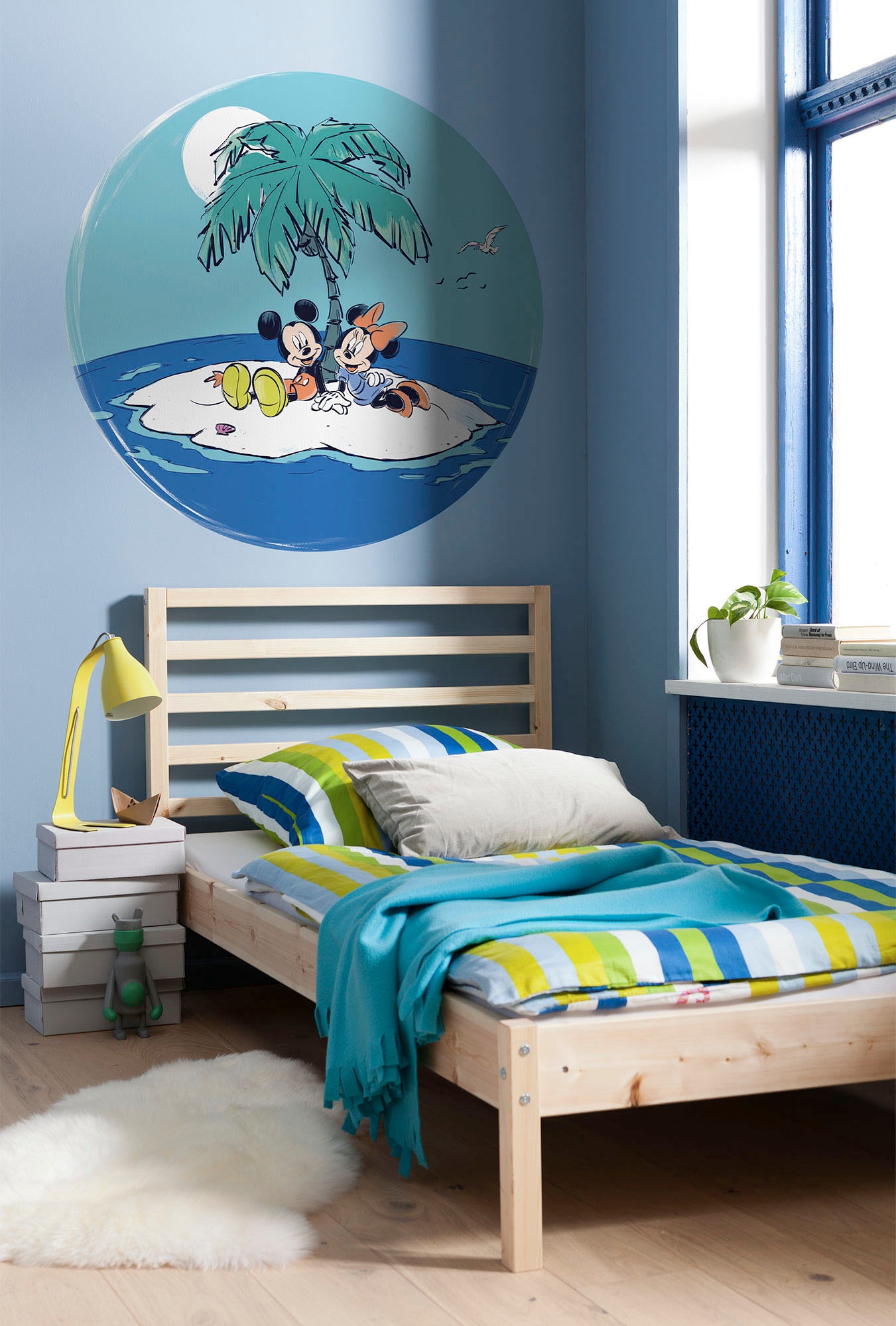 Image of Komar Wandtattoo "selbstklebendes Vlies, Mickey and Minnie Remote Island, Gr.125x125 cm" rund und selbstklebend