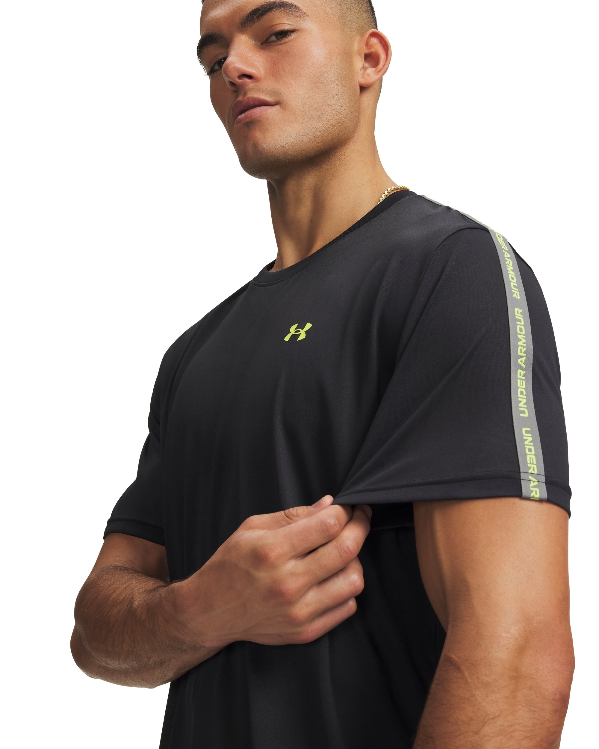 Under Armour® Trainingsshirt »UA TECH TAPING SS« schnell trocknendes Polyester, atmungsaktives Material
