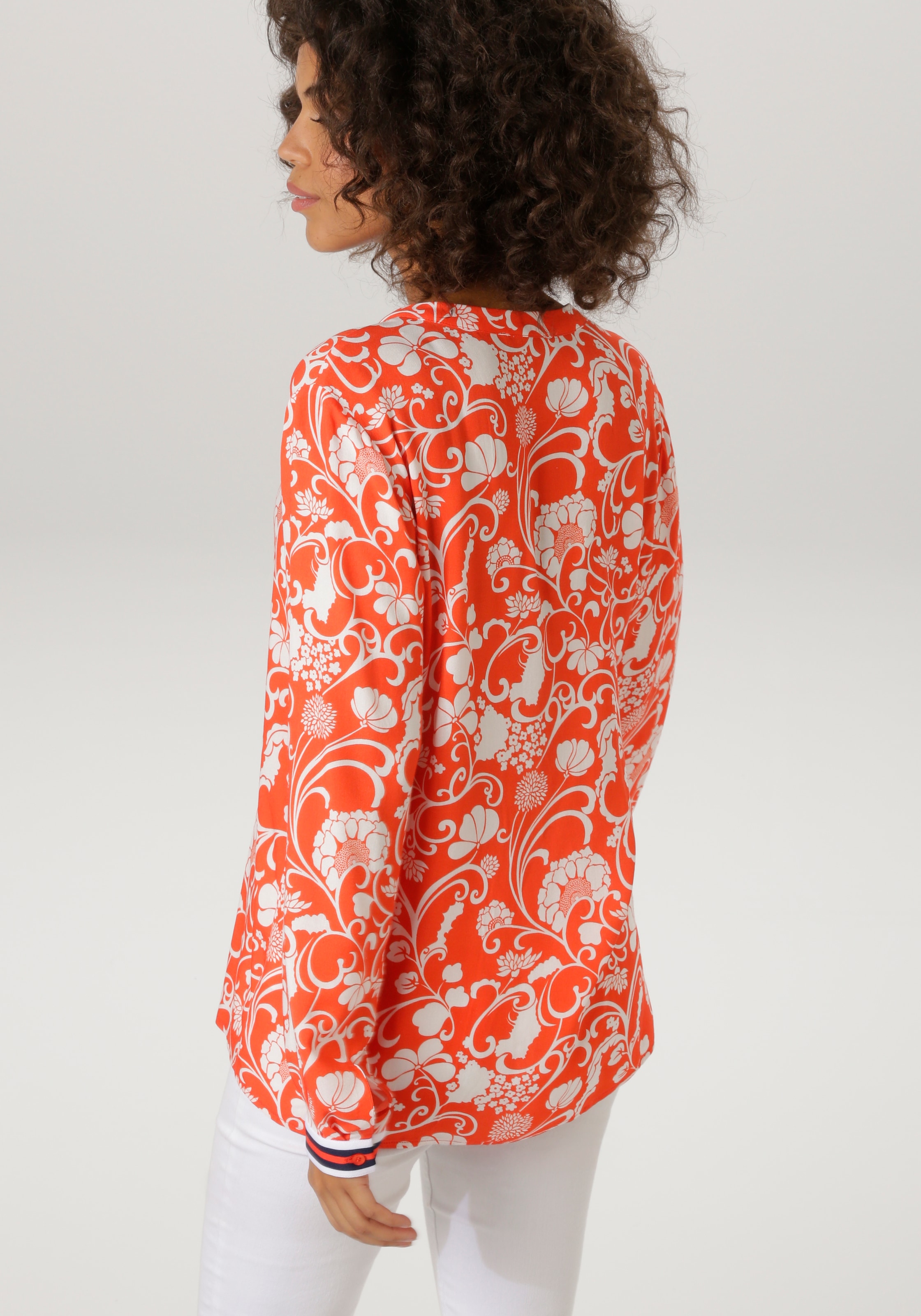 Aniston CASUAL Blouse à enfiler mit fantasievollem, grafischen Blumendruck