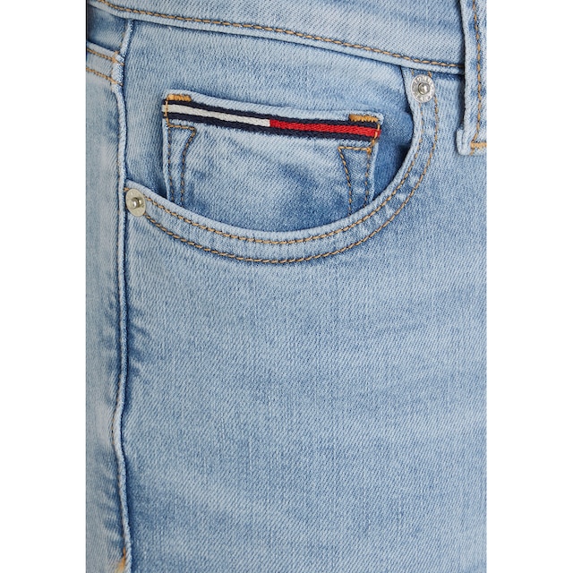 ♕ Tommy Jeans Skinny-fit-Jeans »Nora«, mit Tommy Jeans Label-Badge & Passe  hinten versandkostenfrei auf