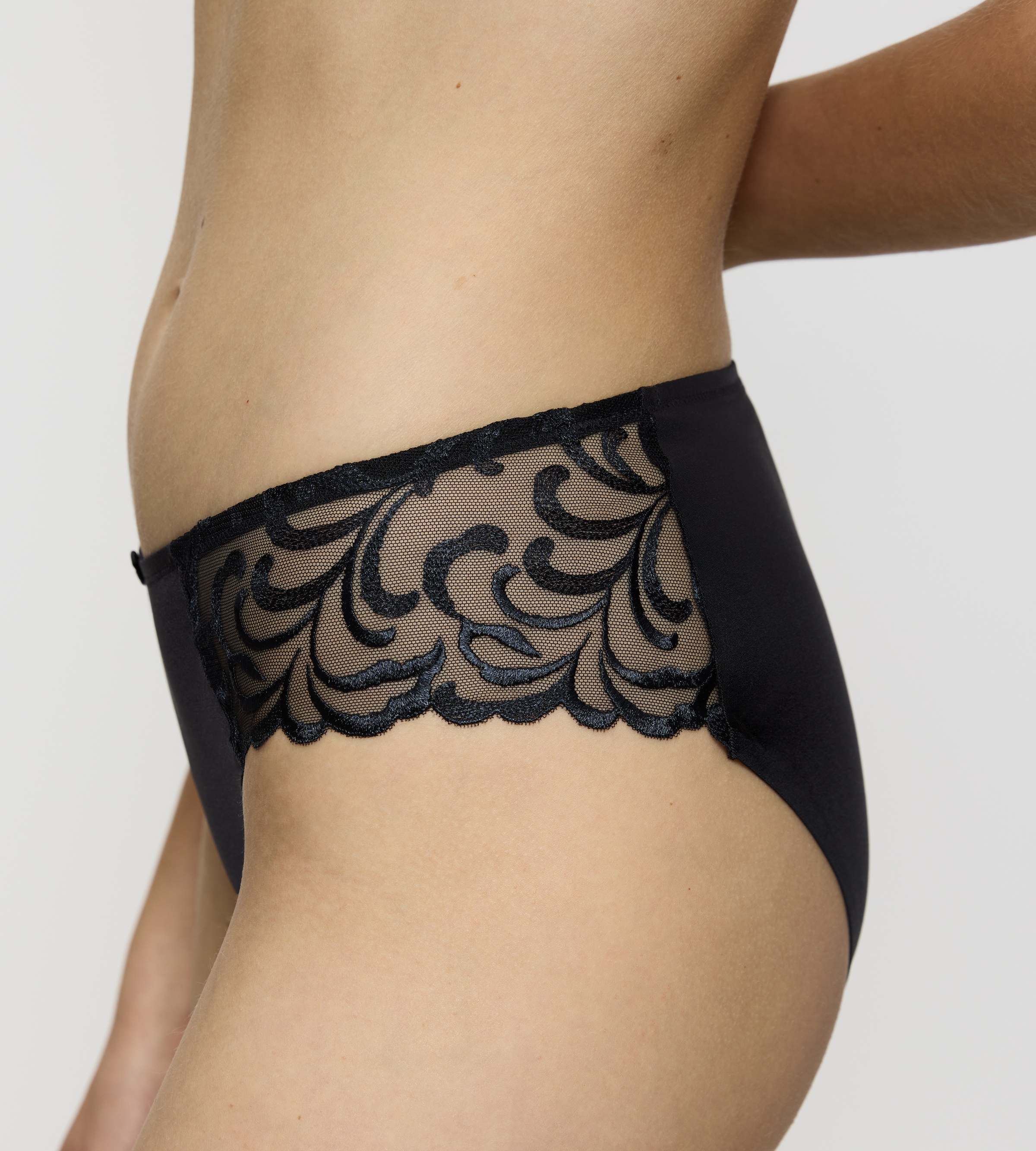 Triumph Tai-Slip »Modern Finesse« zarte Spitze, glatter Jersey, flache Kanten