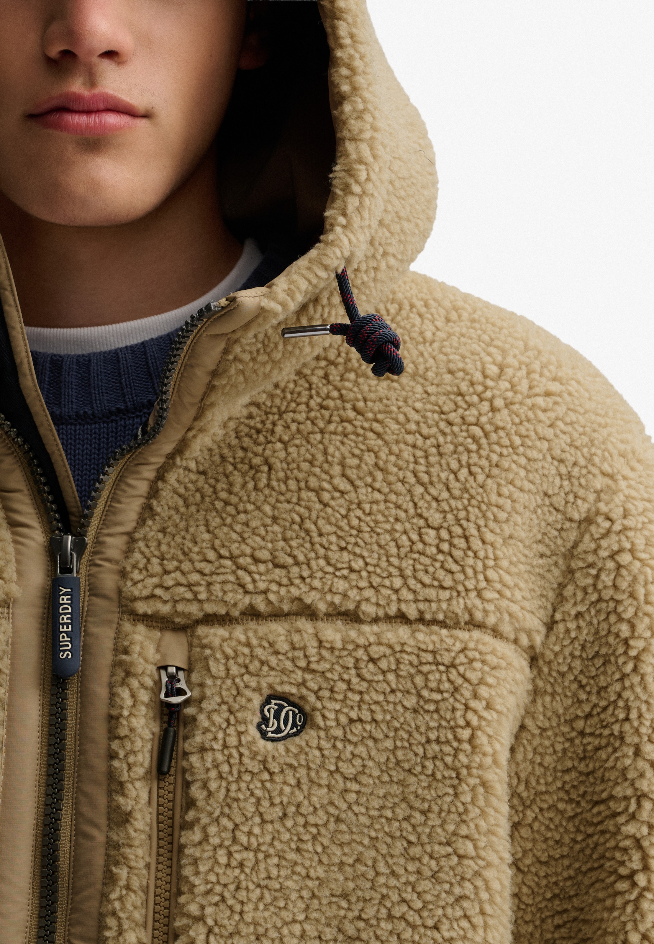 Superdry Veste d'extérieur »HOOD OUTDOOR BORG QUILT HYBRID« avec capuche Kunstfaser, relaxed fit