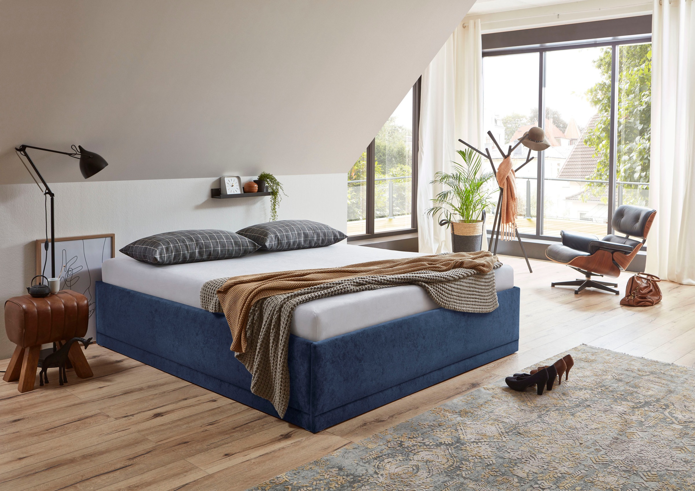 Image of Westfalia Schlafkomfort Polsterbett "Texel" Standardhöhe mit Zierkissen, Bettkasten bei Ausführung mit Matratze