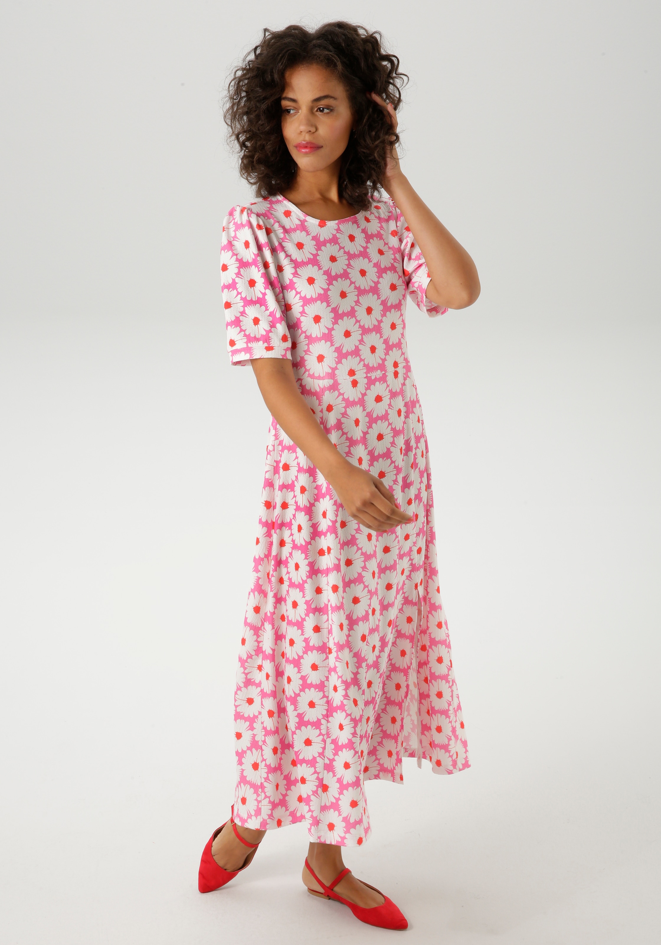 Aniston CASUAL Sommerkleid, allover mit Blüten bedruckt
