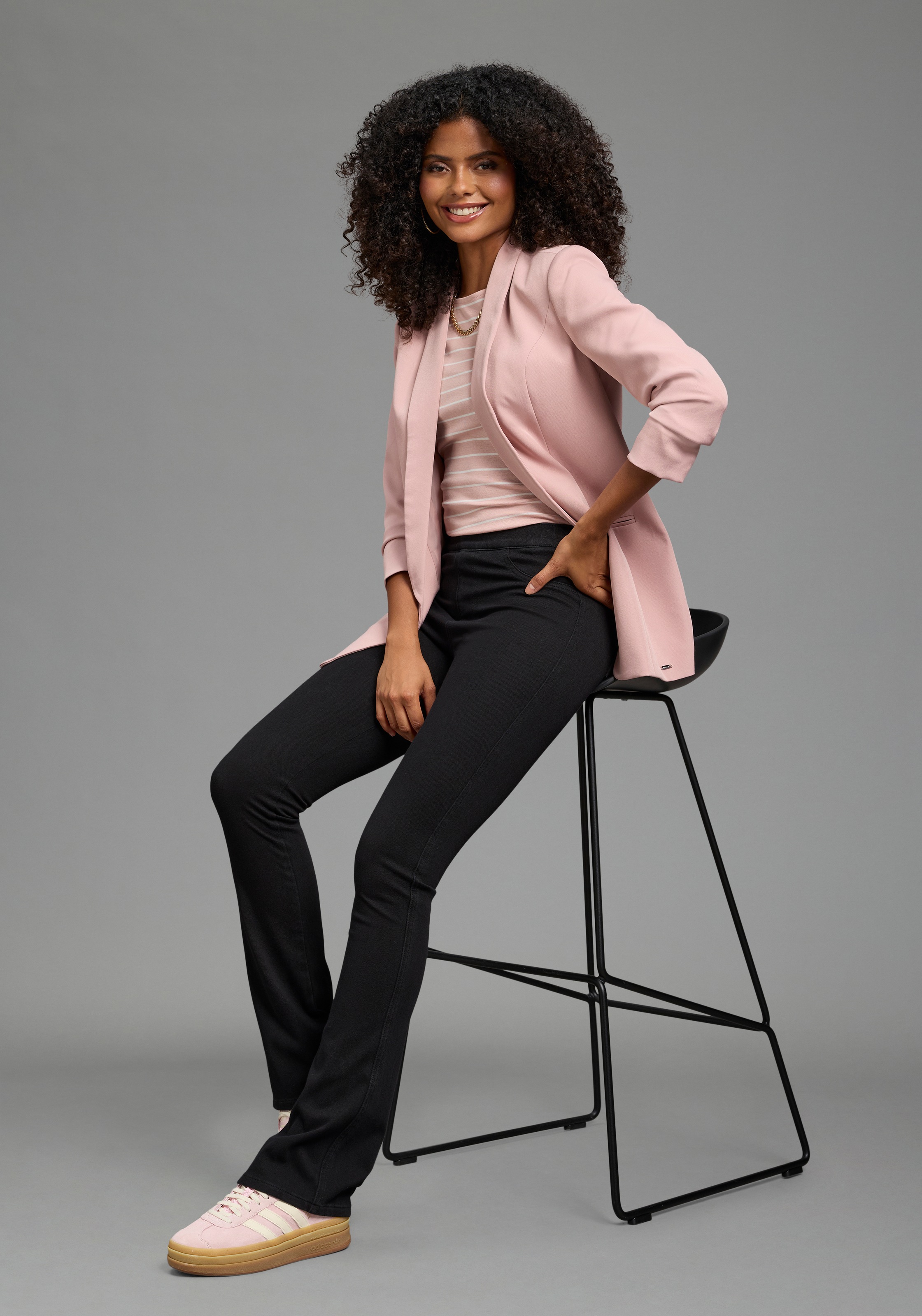 Arizona Jeggings en jeans »im 4 Way Stretch, Quer- und Längselastisch, Bootcut« coupe très slim, forme bootcut, hauteur normale de taille