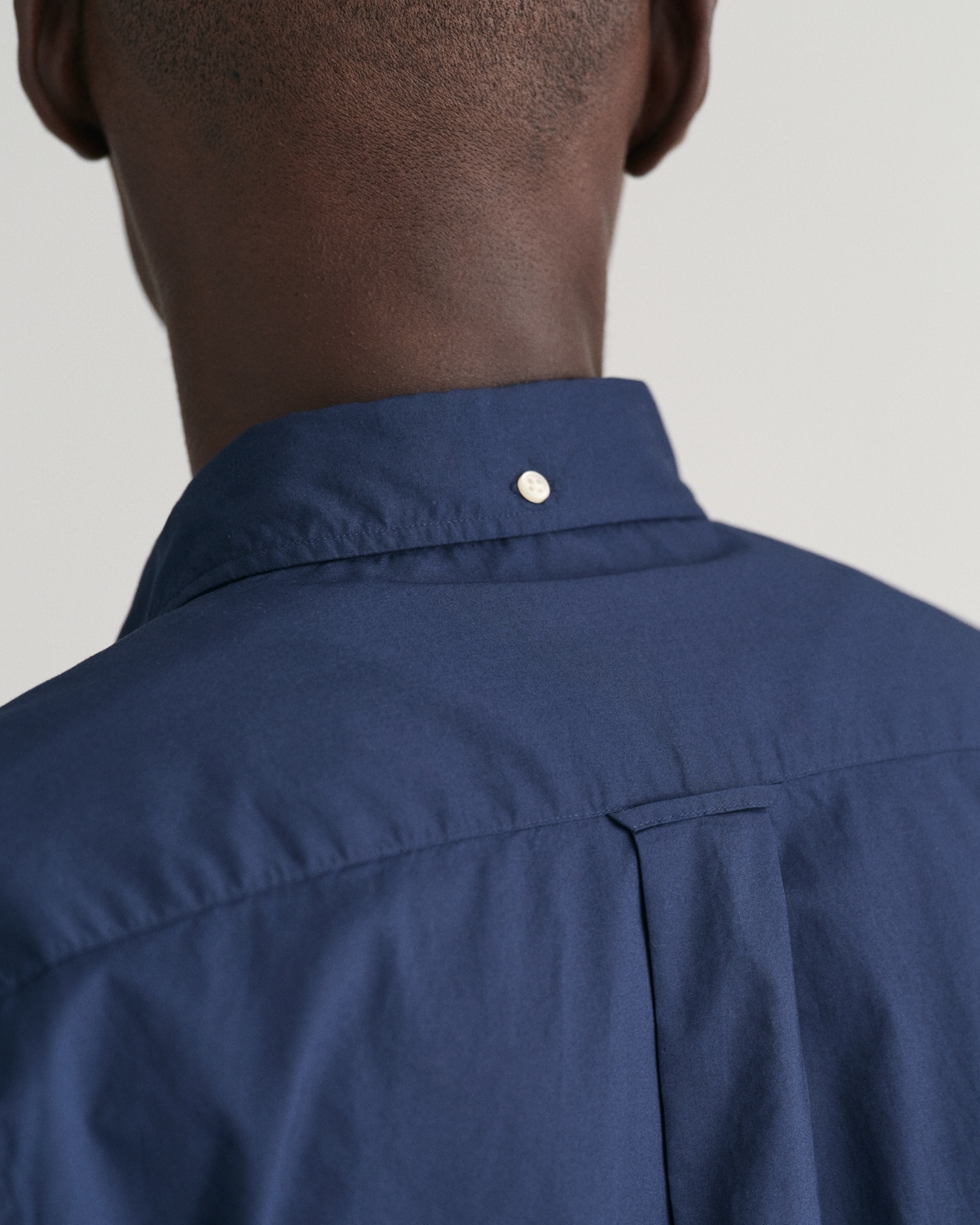 Gant Kurzarmhemd »Regular Fit Popeline Hemd leicht strapazierfähig pflegeleicht« mit einer kleinen Logostickerei auf der Brusttasche
