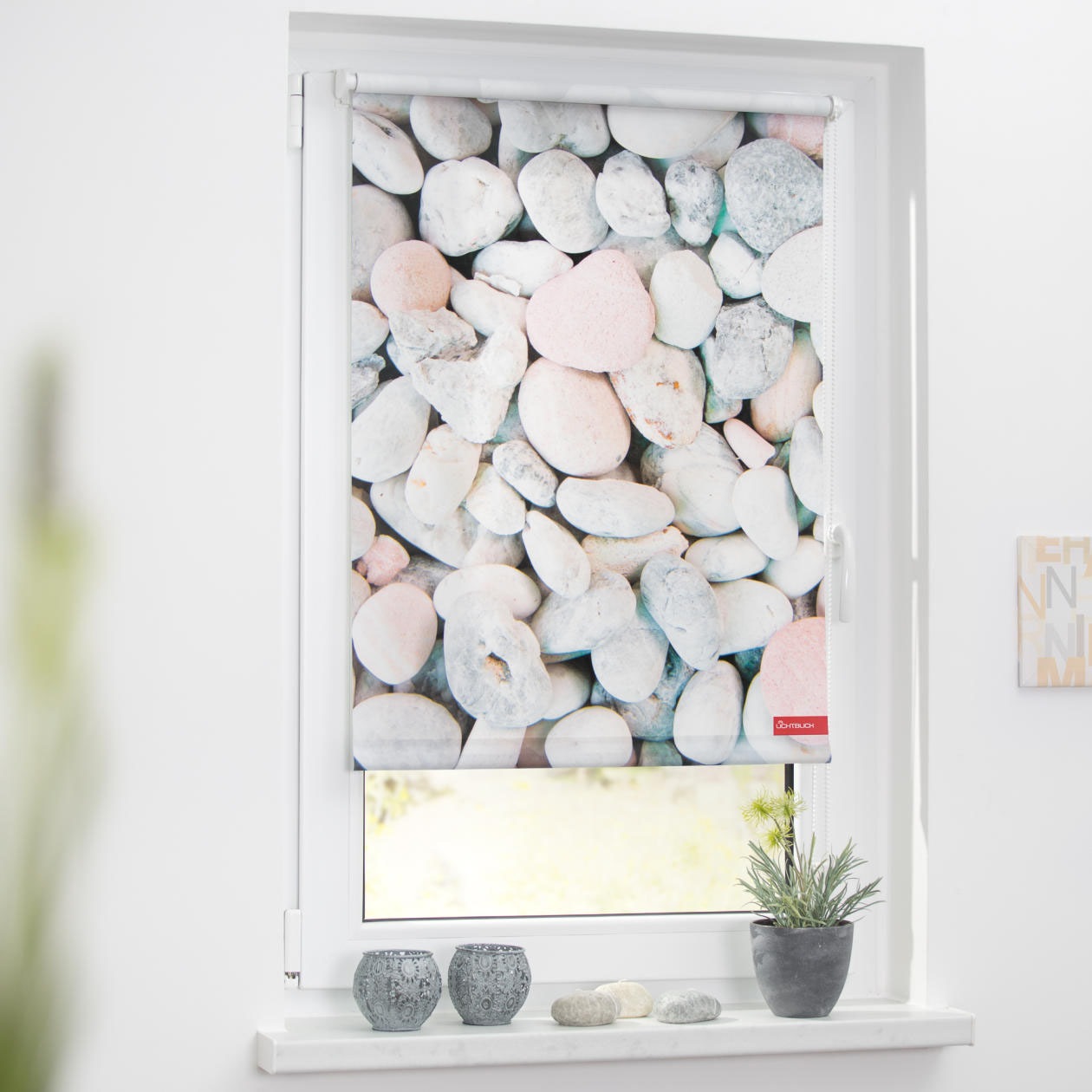 Image of LICHTBLICK ORIGINAL Seitenzugrollo »Rollo Klemmfix, ohne Bohren, Verdunkelung, Kieselsteine - Weiss Grau«, verdunkelnd, Verdunkelung-energiesparend, freihängend bei Ackermann Versand Schweiz