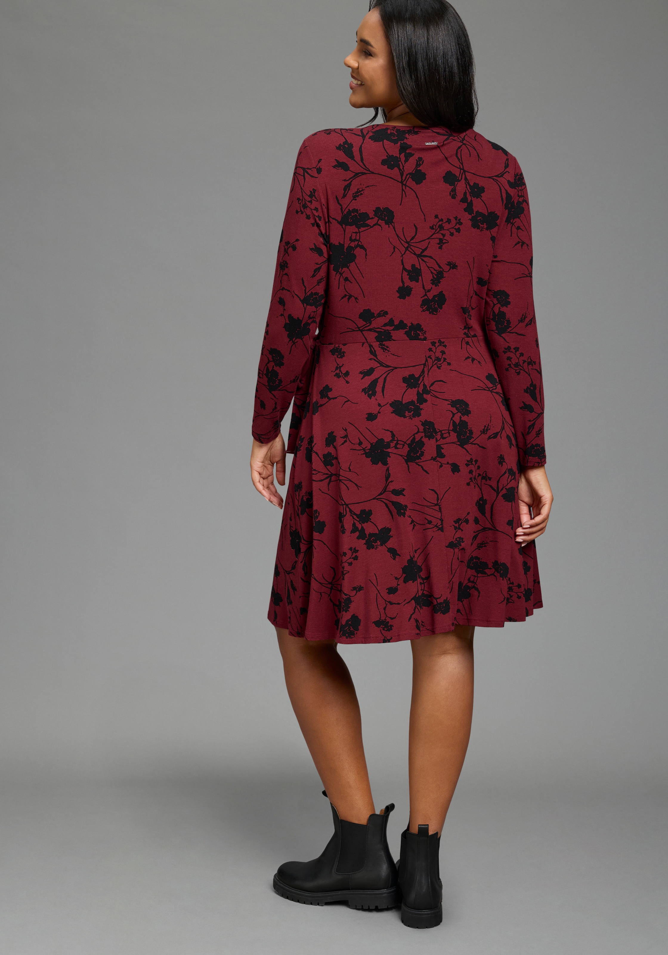 Laura Scott CURVE Wickelkleid »Grosse Grössen« in grossen Grössen, aus elastischer Viskosemischung, taillierte Passform
