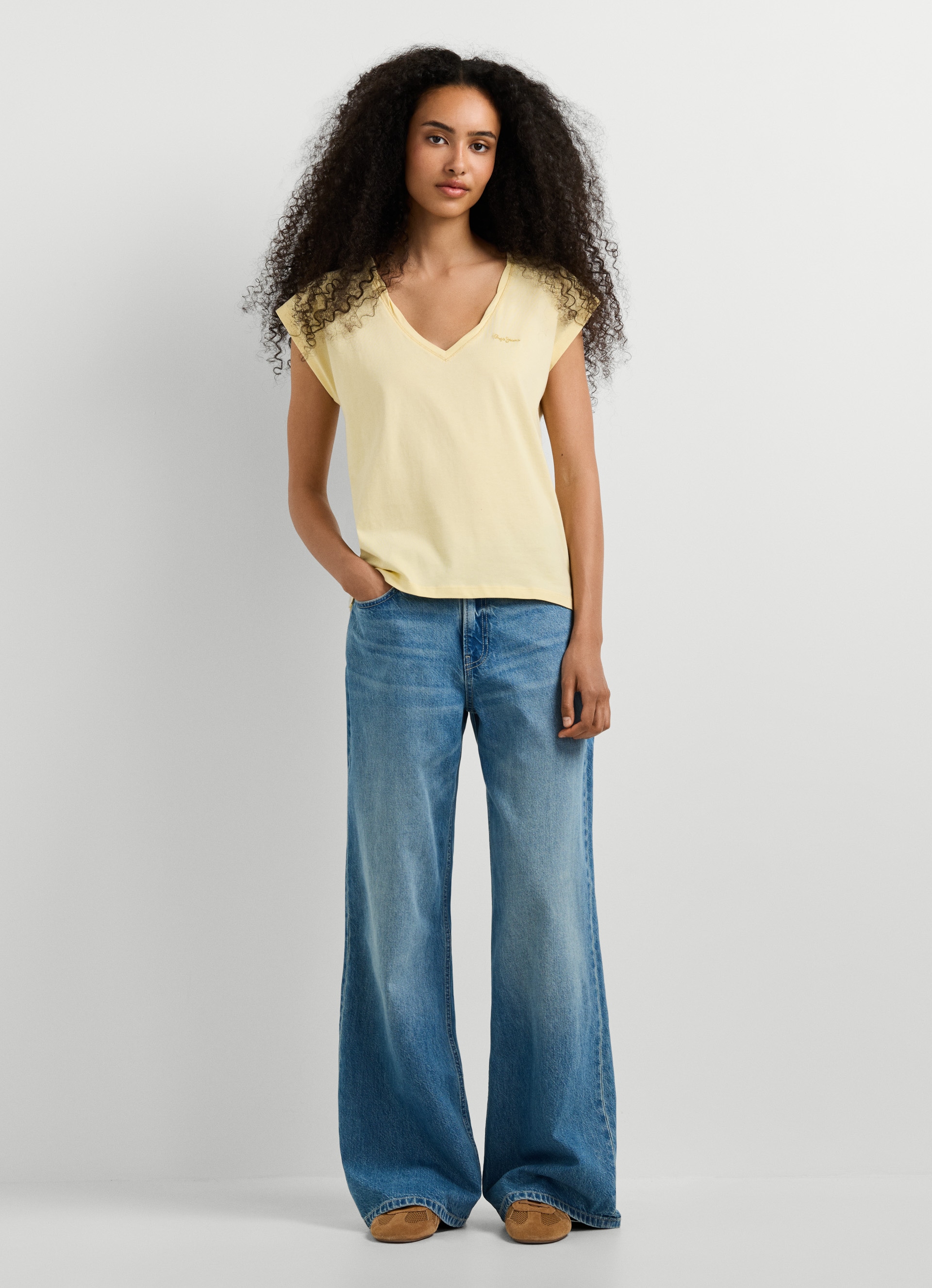 Pepe Jeans T-Shirt »CLOE« mit V-Ausschnitt, Logostickerei