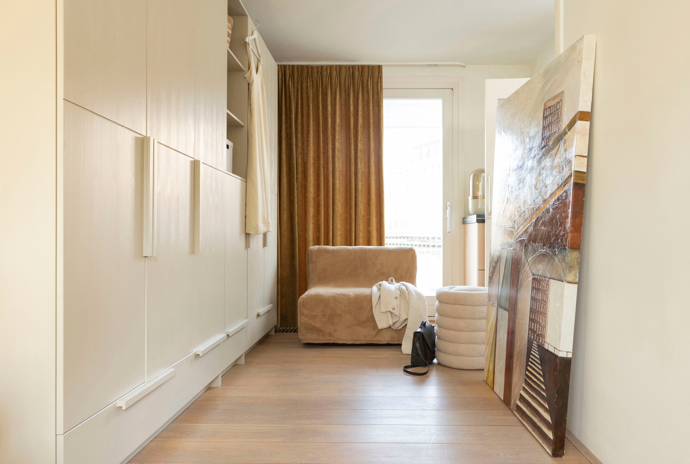 WOOOD Kleiderschrank »Pure« mit Kleiderstange, Kiefernholz, Höhe 215 cm