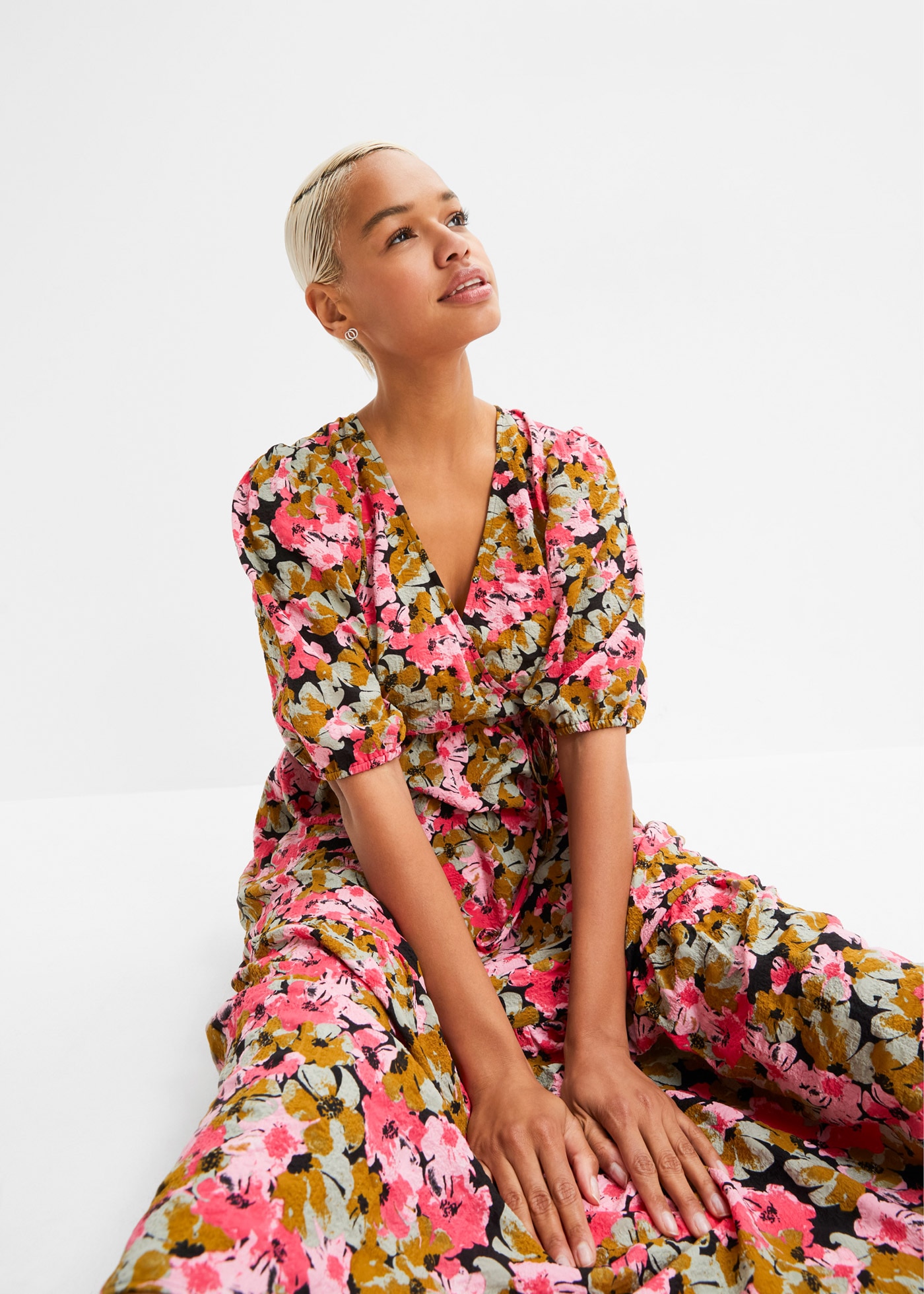 bonprix Robe midi für Casualmode, aus Viskose und Polyamid, A-Linie, mit kurzem Arm