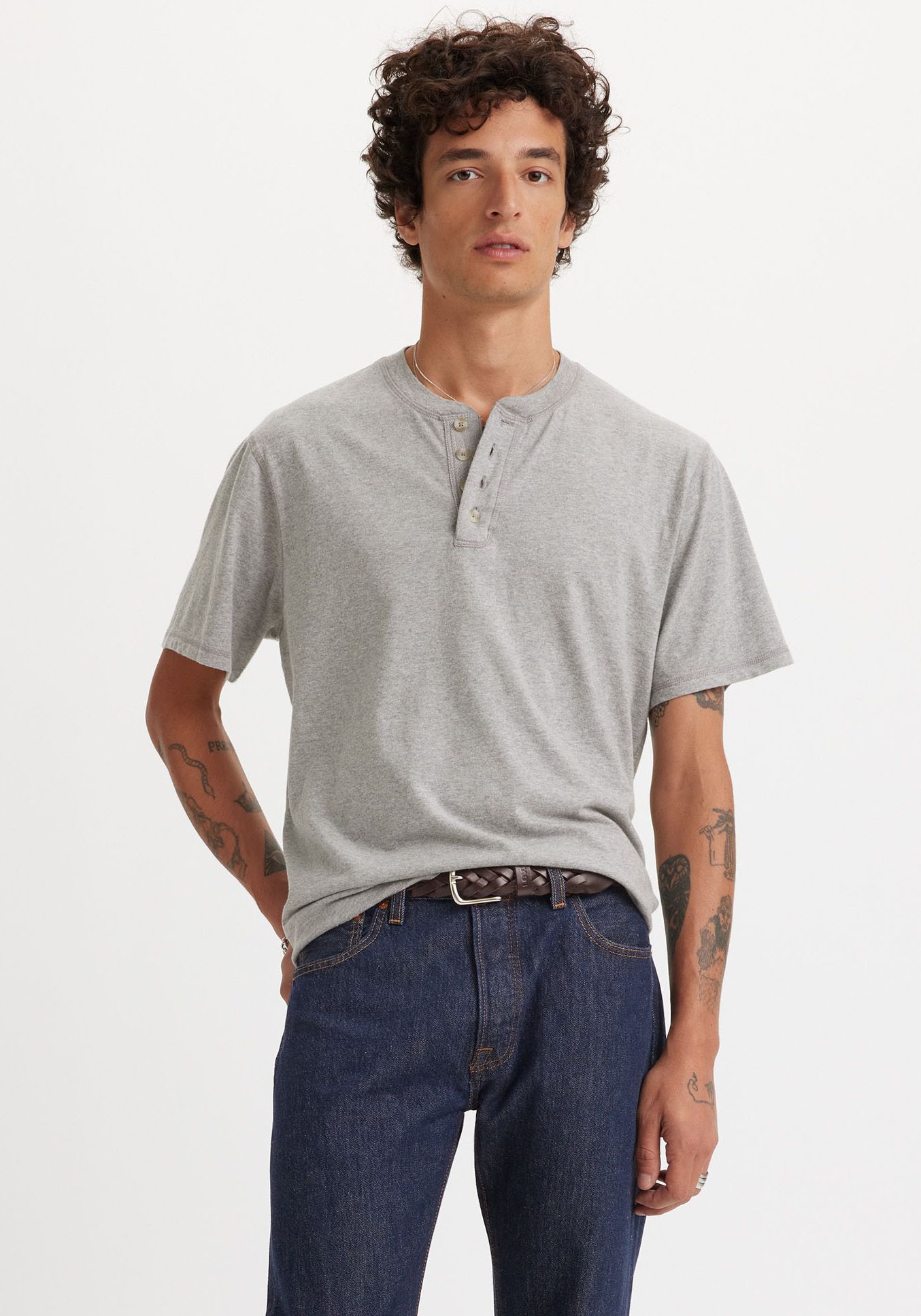 Levi's® Rundhalsshirt »SS 4 BUTTON HENLEY«, mit Knopfleiste