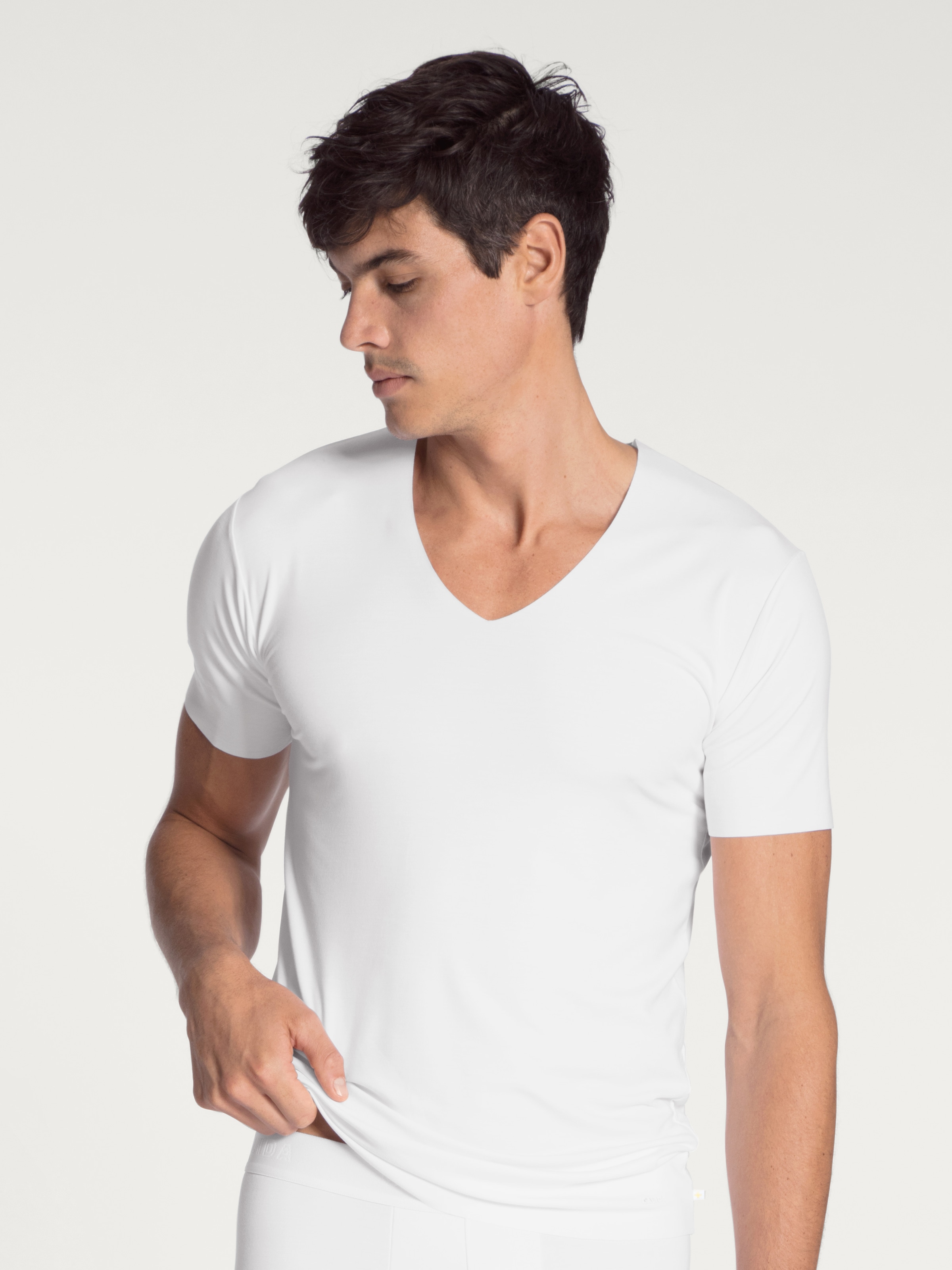 CALIDA V-Shirt »Clean Line«, V-Neck, elastisch, Interlock-Qualität, Kurzarm, schnelltrocknend