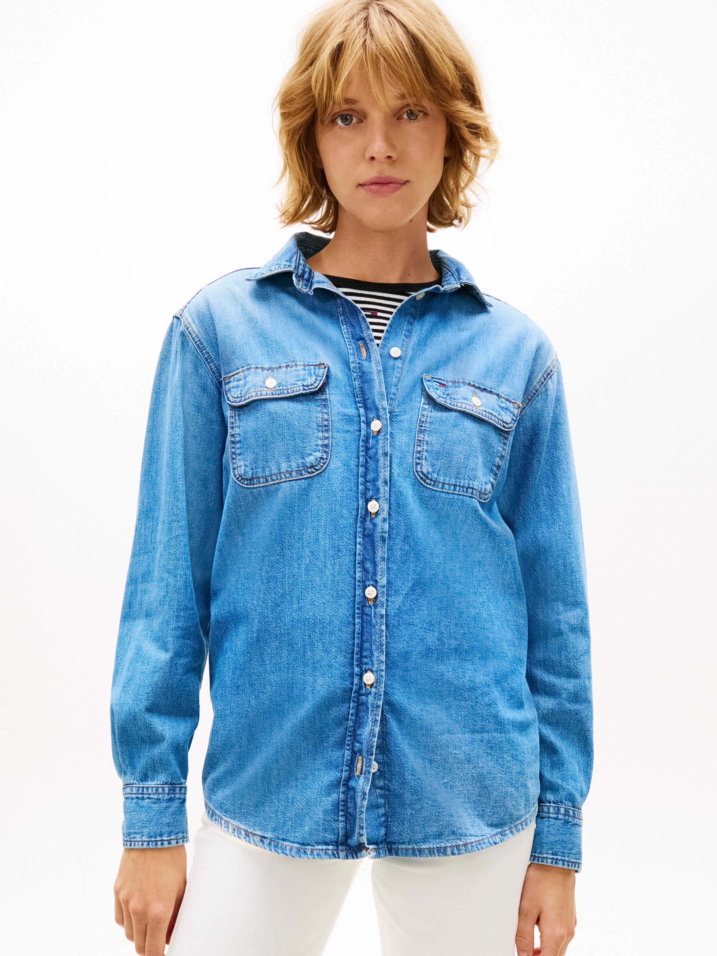 Image of Tommy Jeans Langarmshirt "RELAXED DENIM SHIRT EXT BJ8037" mit dem klassischen Hemdschnitt