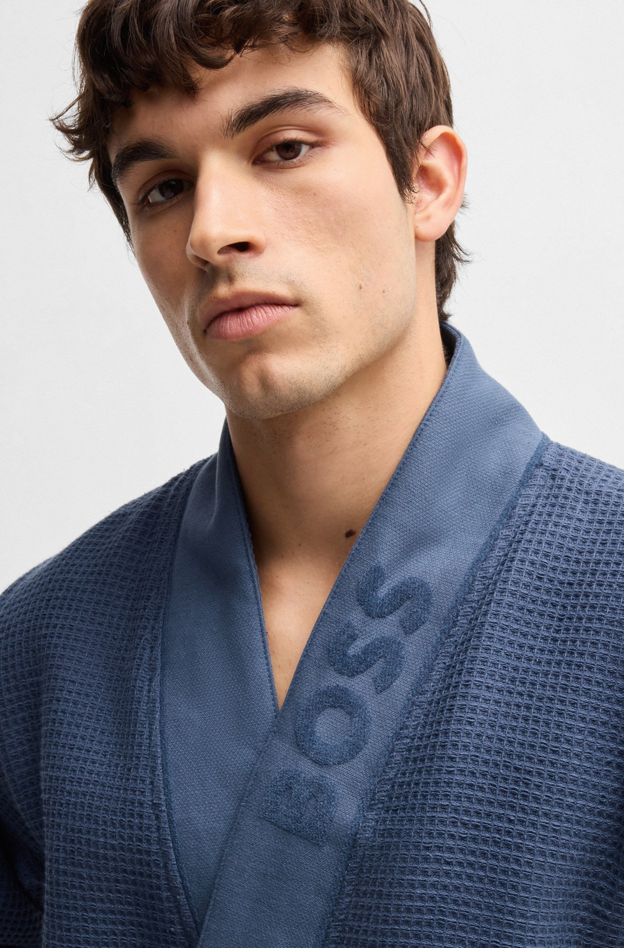 BOSS Morgenmantel »Waffle Kimono« mit grossem BOSS Logo aus Velours