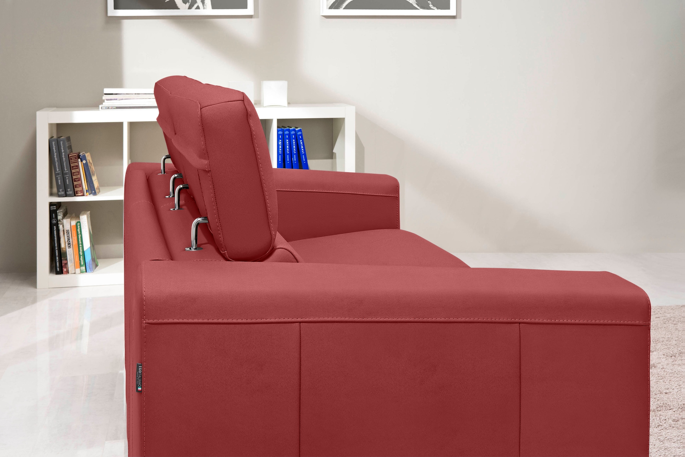 Egoitaliano Schlafsofa »Cabiria, Design und super Sitz- und Liegekomfort«, Sofa inkl. Schlaffunktion, Kopfteile verstellbar, mit Metallfüssen