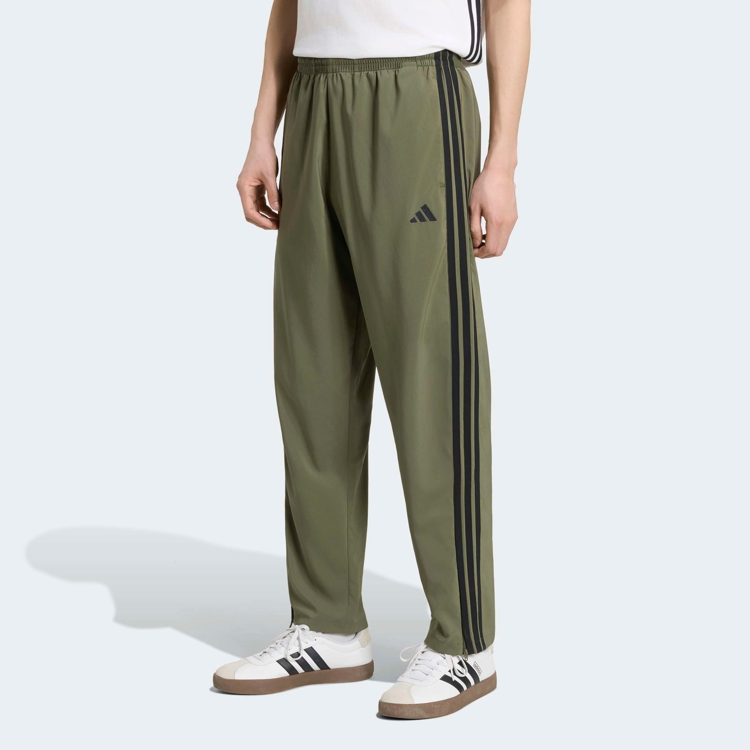 adidas Sportswear Pantalon de sport »ESSENTIALS 3-STREIFEN STANFORD LITE WOVEN TAPERED OPEN HEM«