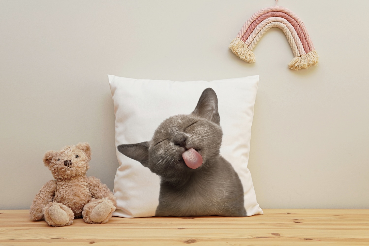 Image of queence Dekokissen "Katzenzunge" Kissenhülle mit HD Premium Druck, geruchsneutral, 40x40cm