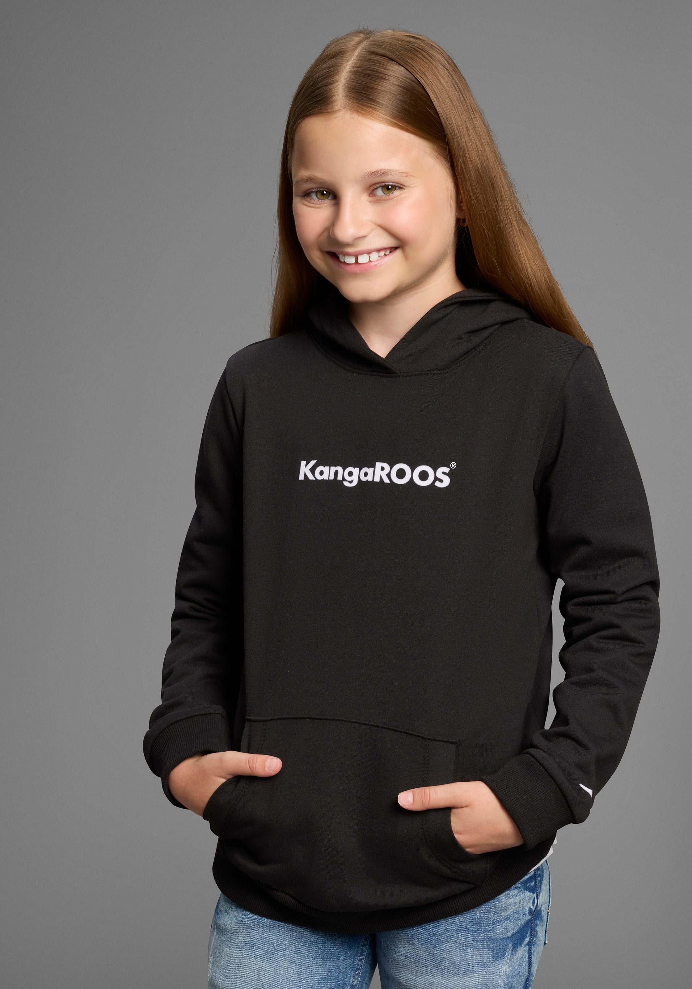 Image of KangaROOS Kapuzensweatshirt "Hoodie mit Logoprint", Langarm, bedruckt, aus Sweatware mit Baumwolle, mit Kängurutasche