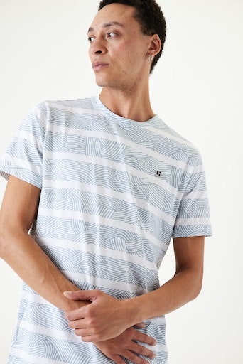 T-Shirt »AOP stripe«, (1 tlg.), Logoprägung an der Brust