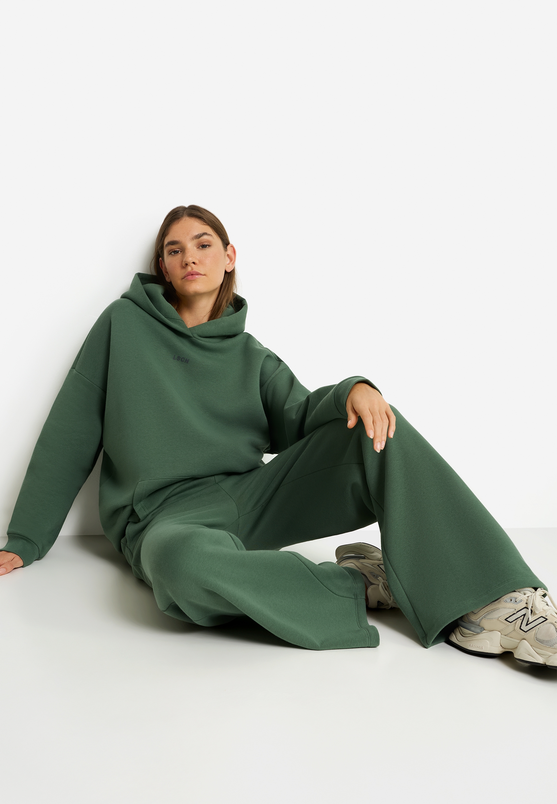 LSCN by LASCANA Hoodie , avec poche kangourou appliquée
