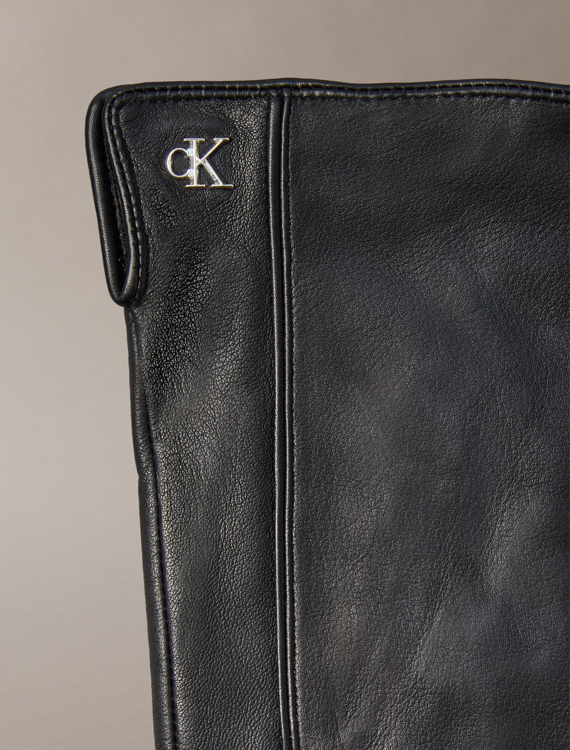 Calvin Klein Lederhandschuhe »METAL CK LEATHER GLOVES«, aus Schaf-Nappaleder