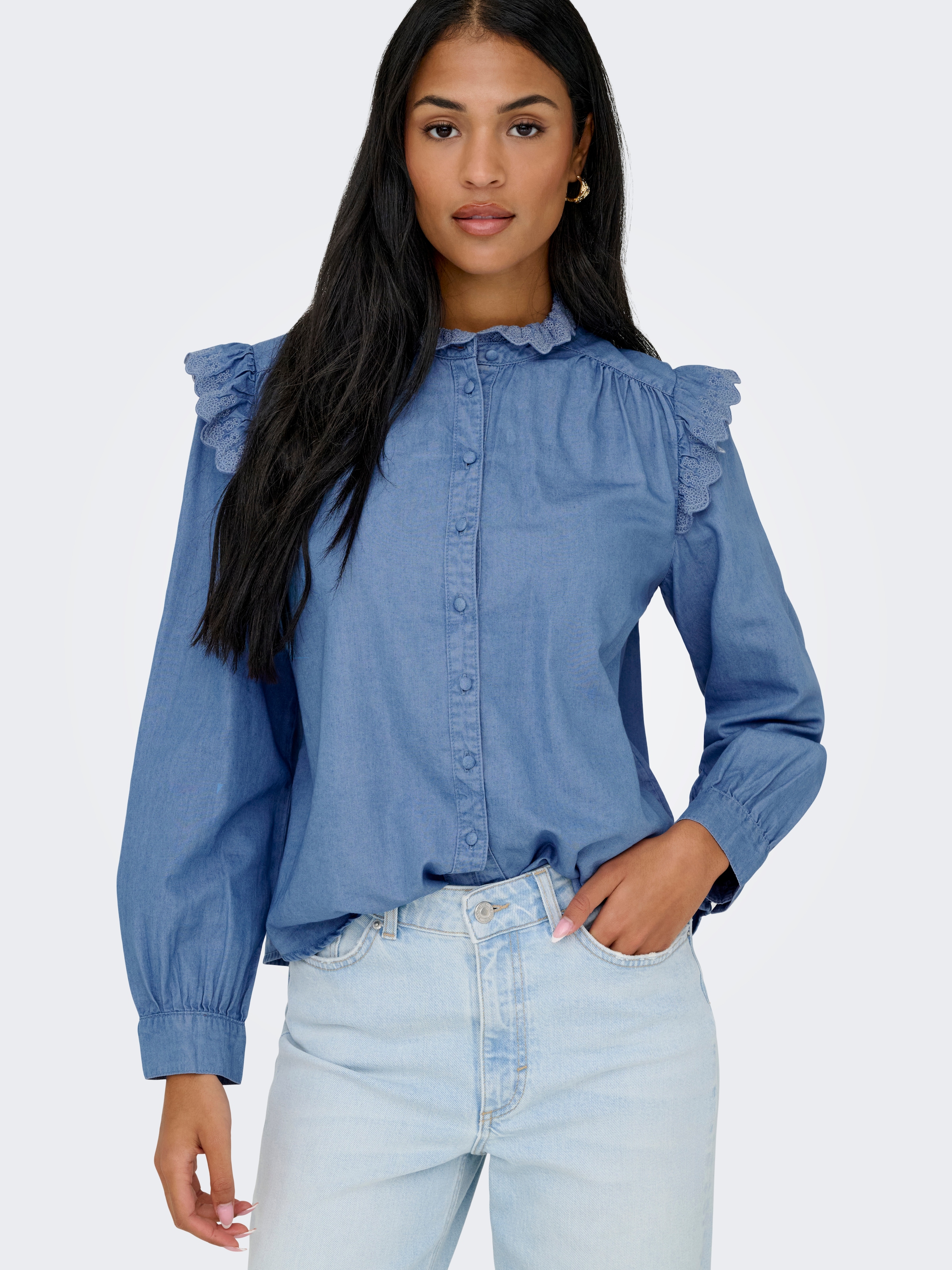 ONLY Blouse en jean »ONLPIPER L/S EMB FRILL DNM SHIRT QYT« mit Rüschen
