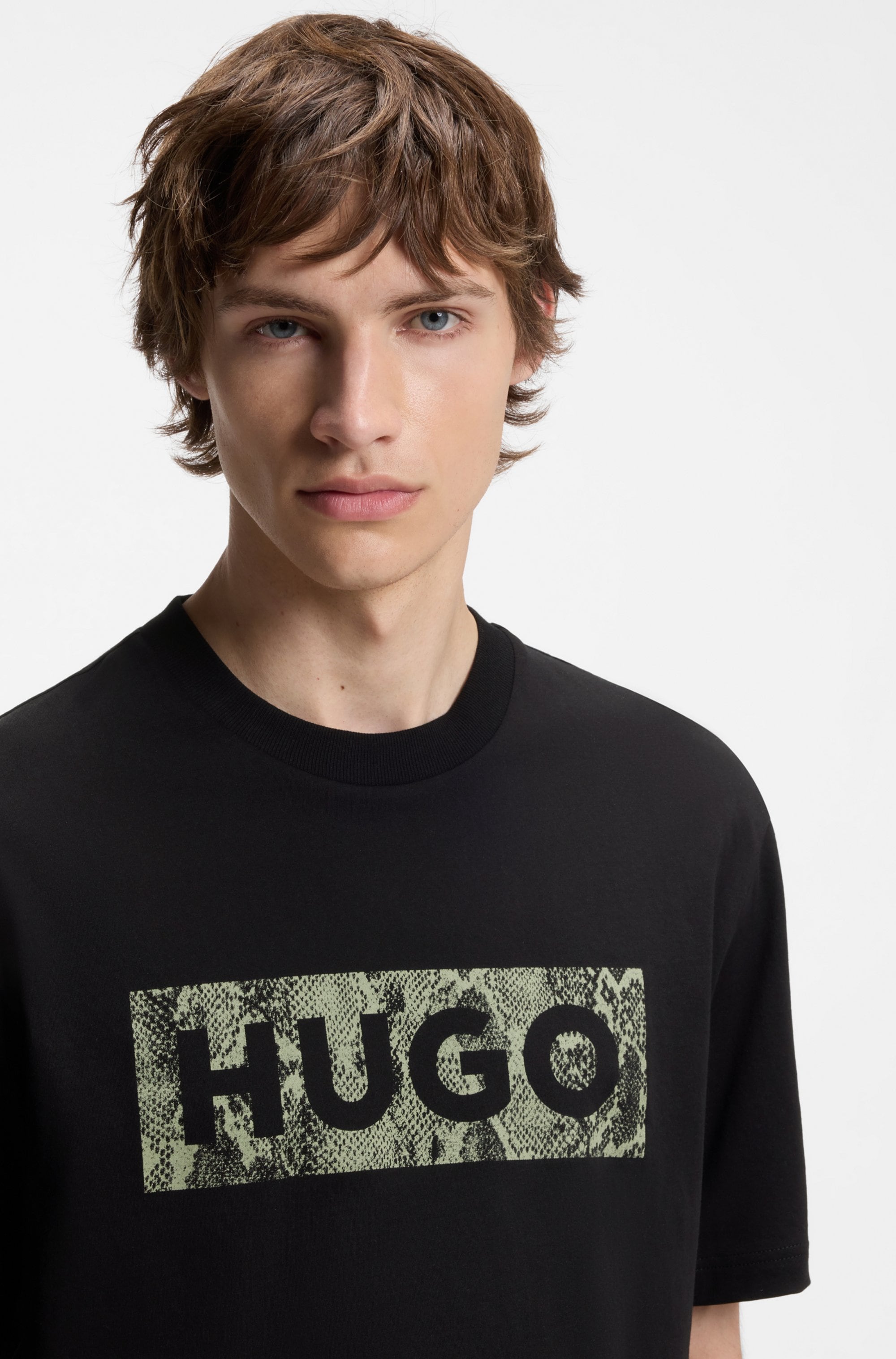 HUGO T-shirt »Nerpient« col rond, coupe régulière, impression logo