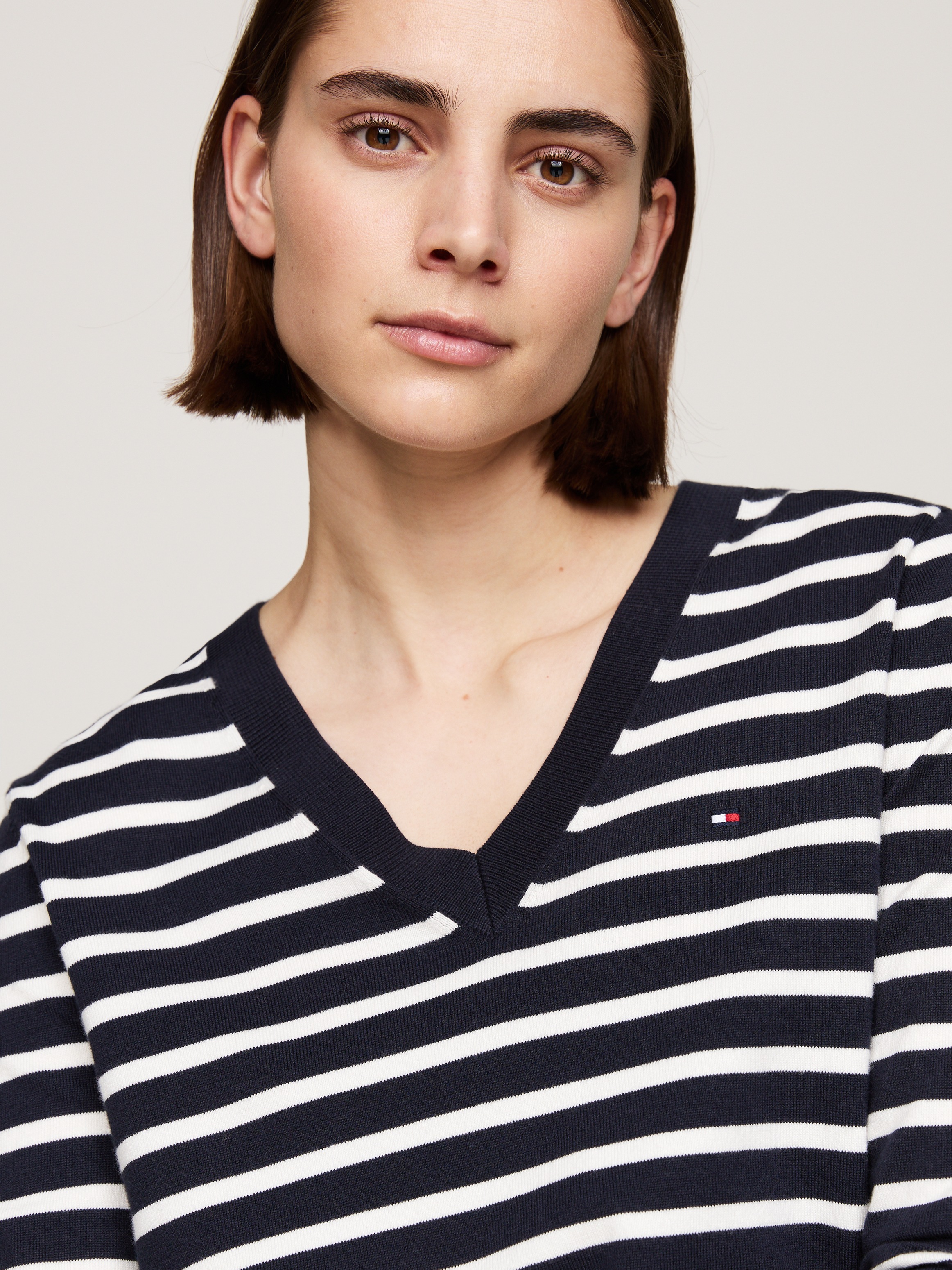 Tommy Hilfiger V-Ausschnitt-Pullover »CO JERSEY STITCH V-NK SWEATER mit V-Ausschnitt und Ripp«, unifarben, casual, regular fit, Baumwollmix, V-Ausschnitt