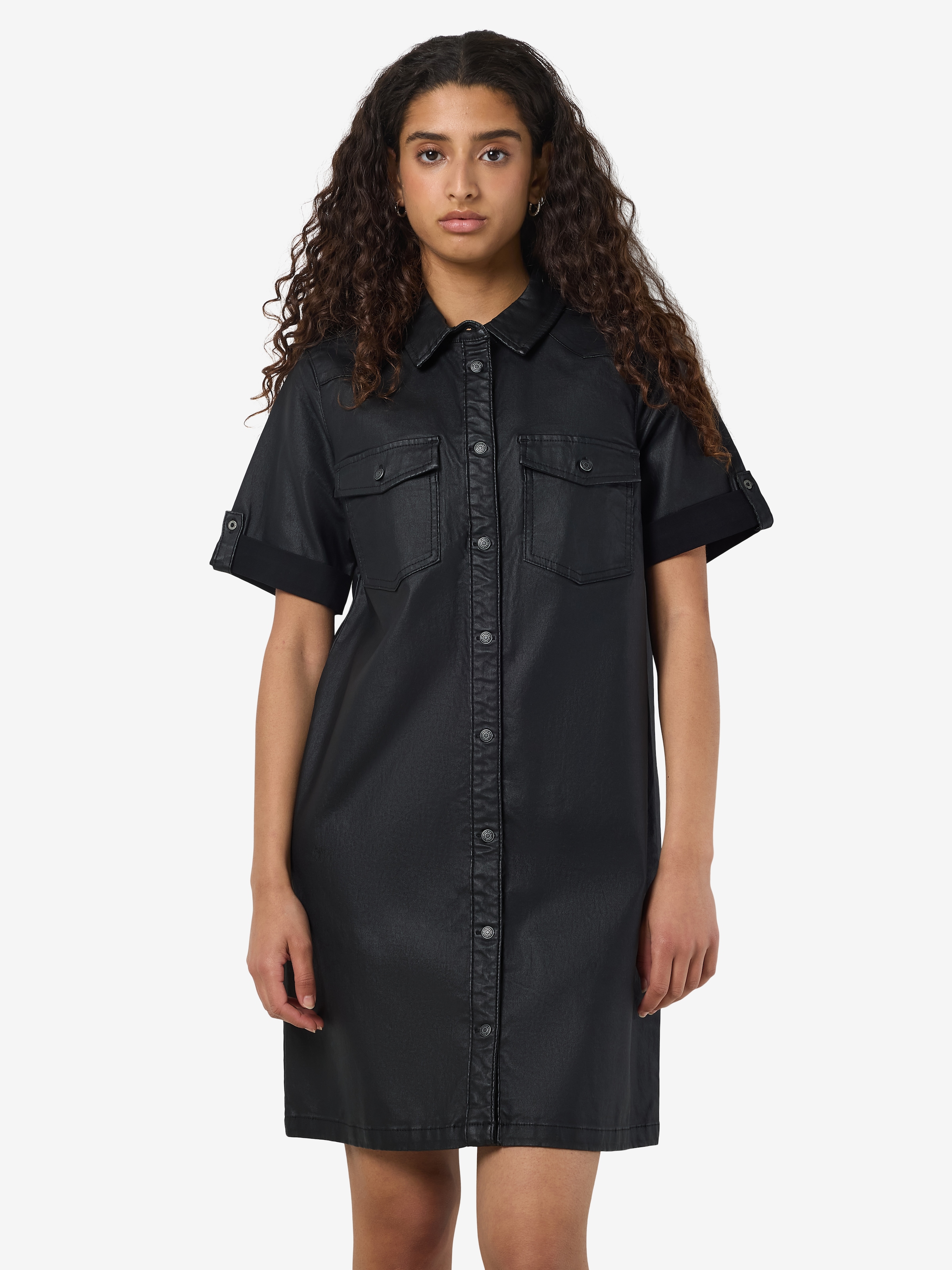 Image of Noisy may Jeanskleid "NMNEW SIGNE S/S COATED DENIM DRESS NOOS" Ohne Brusttaschen im Leder-Look