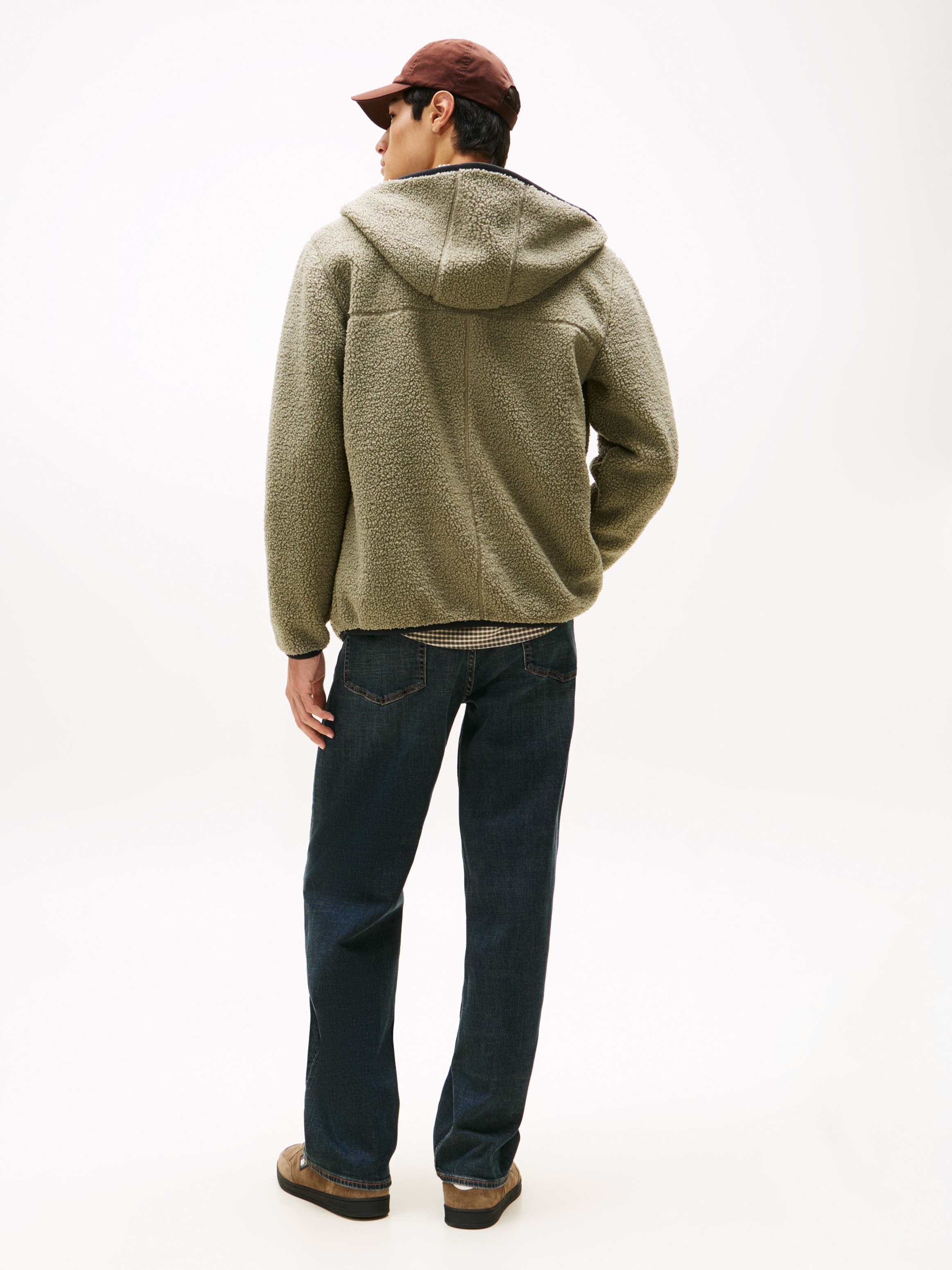 Tommy Jeans Plüschjacke »TJM REG BADGE TEDDY ZIP TRU EXT« mit Kapuze Freizeitjacke, Übergangsjacke, Teddyjacke mit Logopatch,