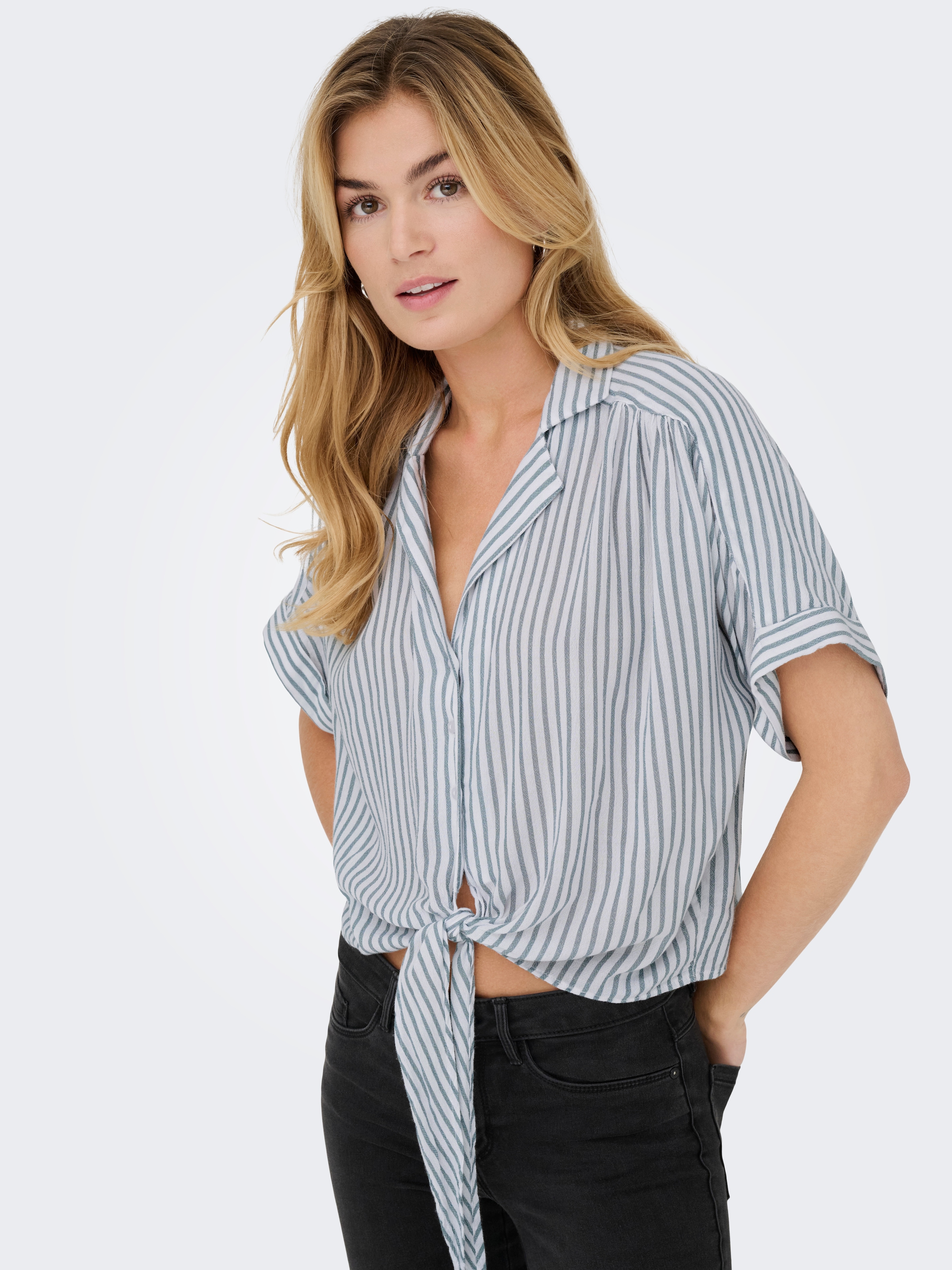ONLY Blouse à manches courtes »ONLPAULA LIFE S/S TIE SHIRT WVN NOOS« Viskose, regular fit