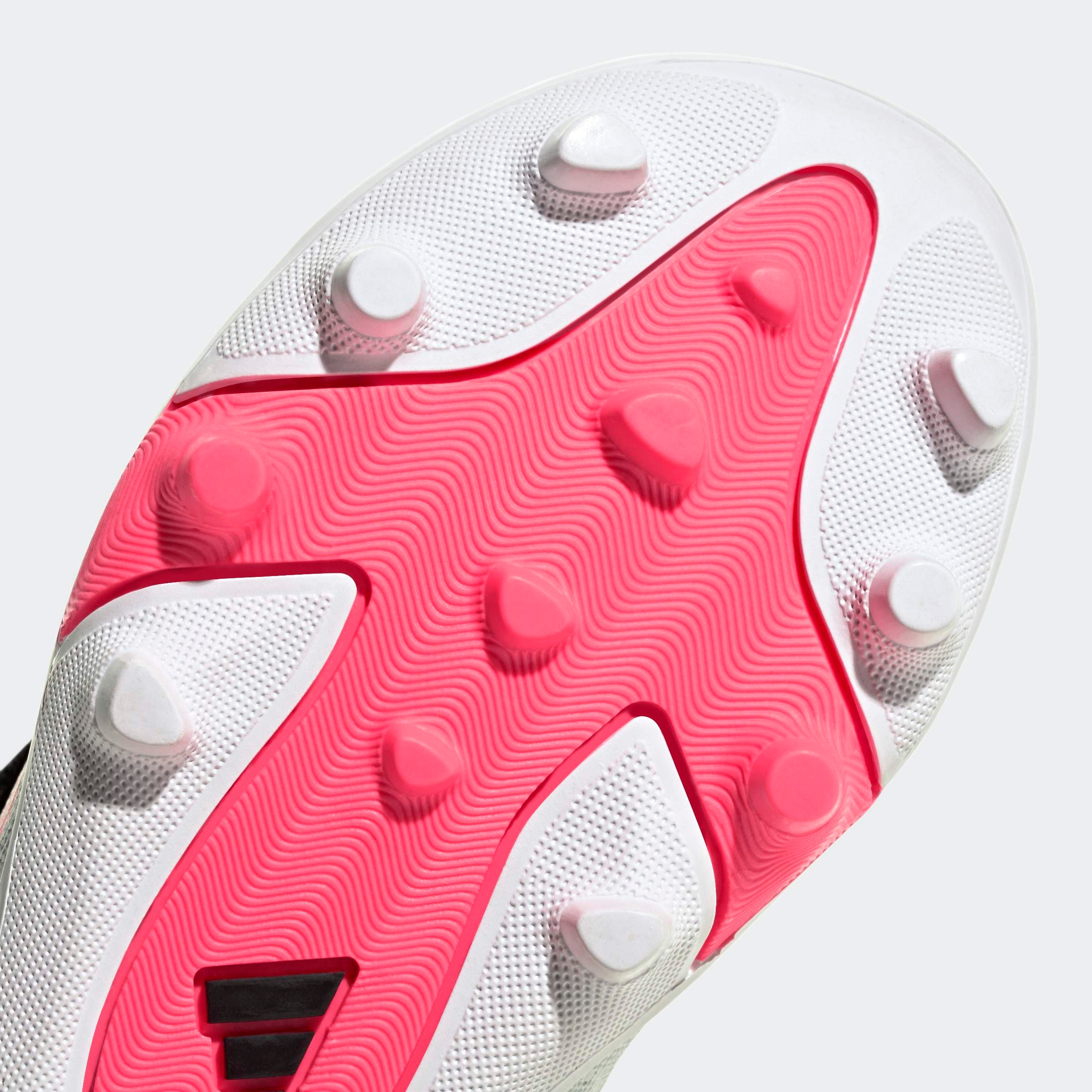 adidas Performance Chaussure de football »PREDATOR CLUB KIDS , KLETTVERSCHLUSS, FESTE BÖDEN/MULTI GROUND«  adapté à de nombreux types de sols, pour adolescents et enfants