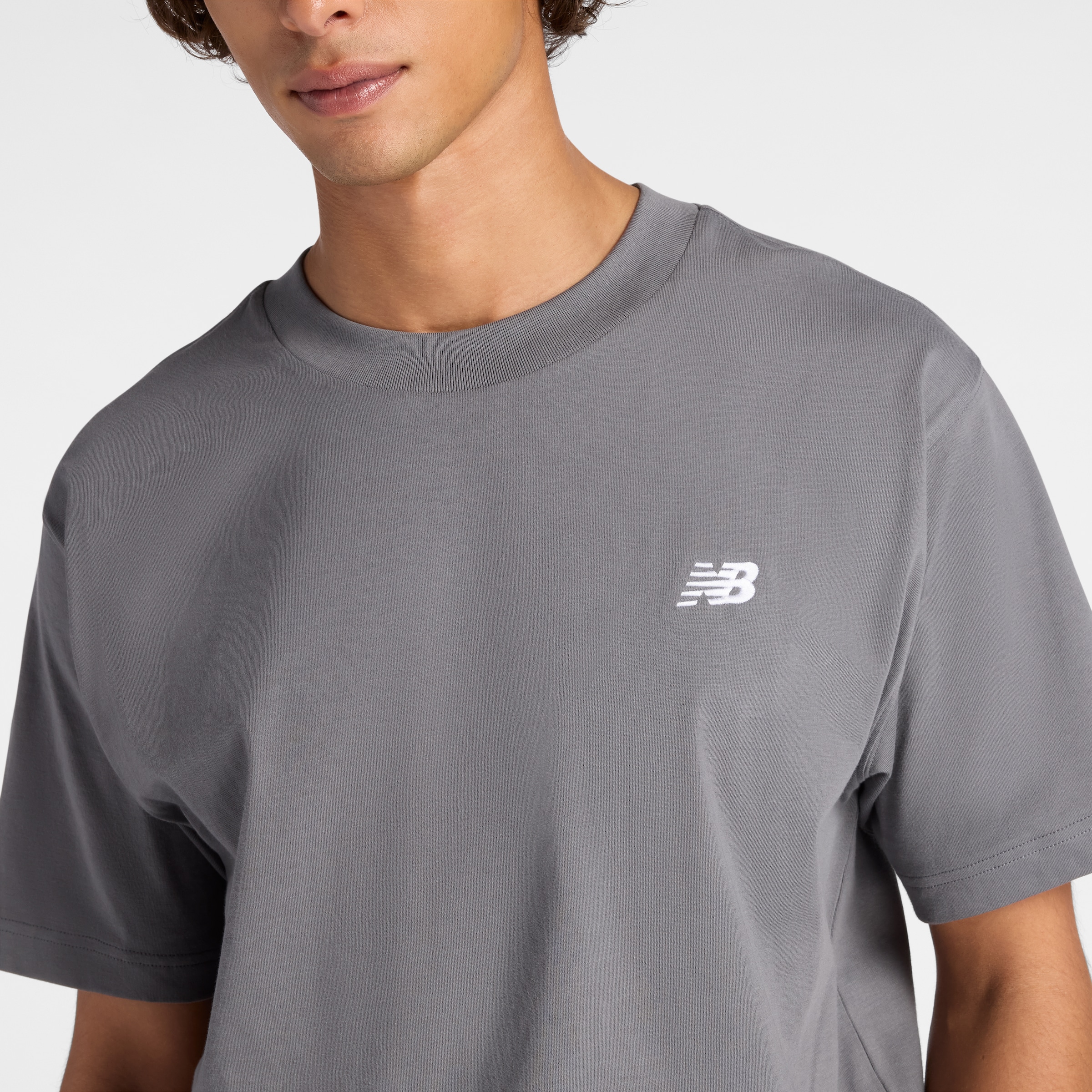 New Balance T-shirt »SPORT ESSENTIALS COTTON T-SHIRT« entspannte Passform, Kurzarm, aus Baumwolle, Rundhalsausschnitt