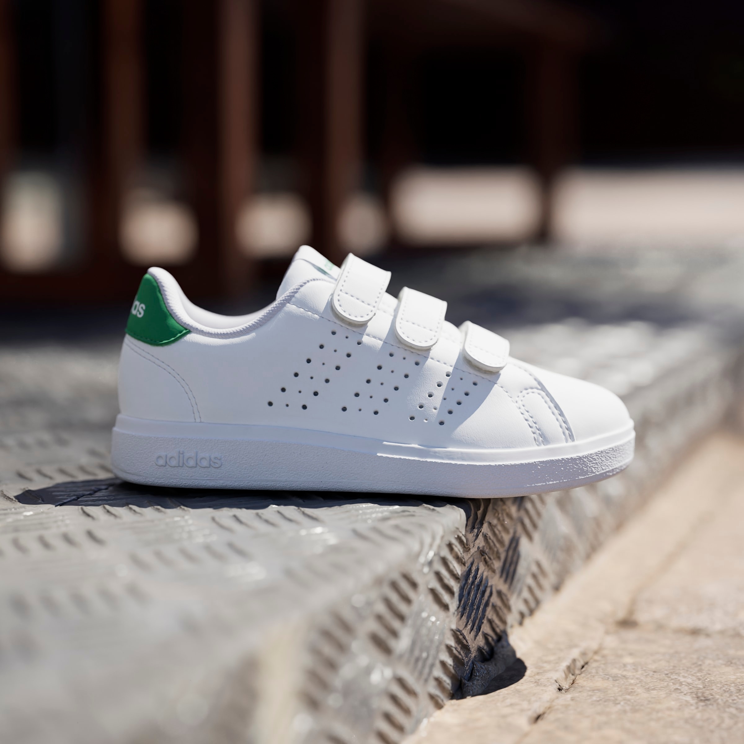 adidas Sportswear Chaussures à scratch »ADVANTAGE BASE 2.0 KIDS«  Design auf den Spuren des adidas Stan Smith, für Kinder & Jugendliche