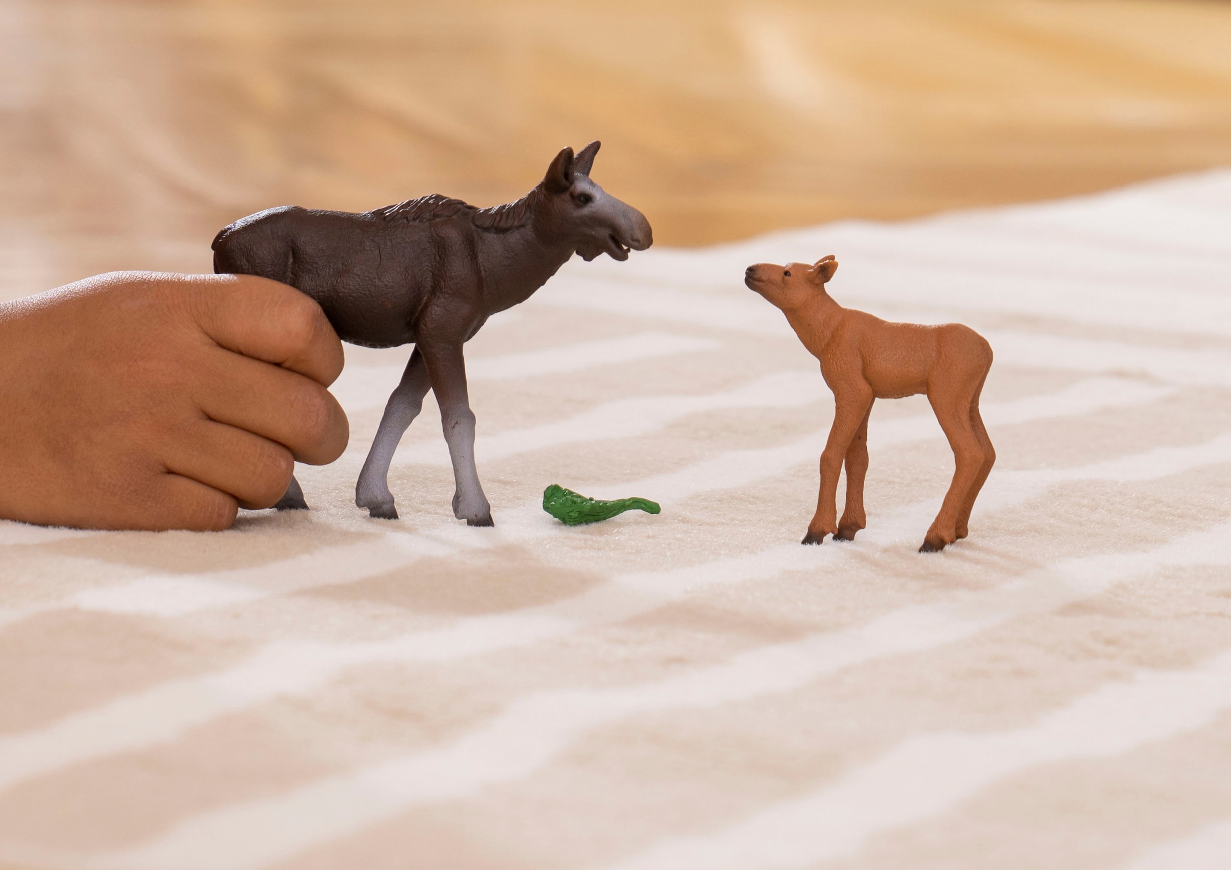 Schleich® Spielfigur »WILD LIFE, Elchkuh mit Kalb (42603)«, (Set, 2 tlg.)