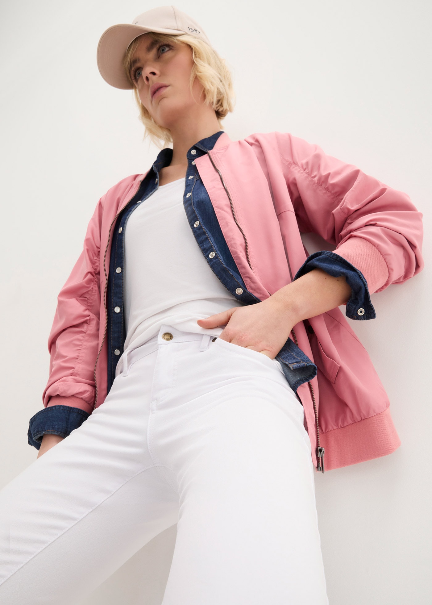 bonprix Straight-Jeans »Straight Jeans Mid Waist, Stretch« Regular Fit, mit Aufschlag, im Five-Pocket-Style