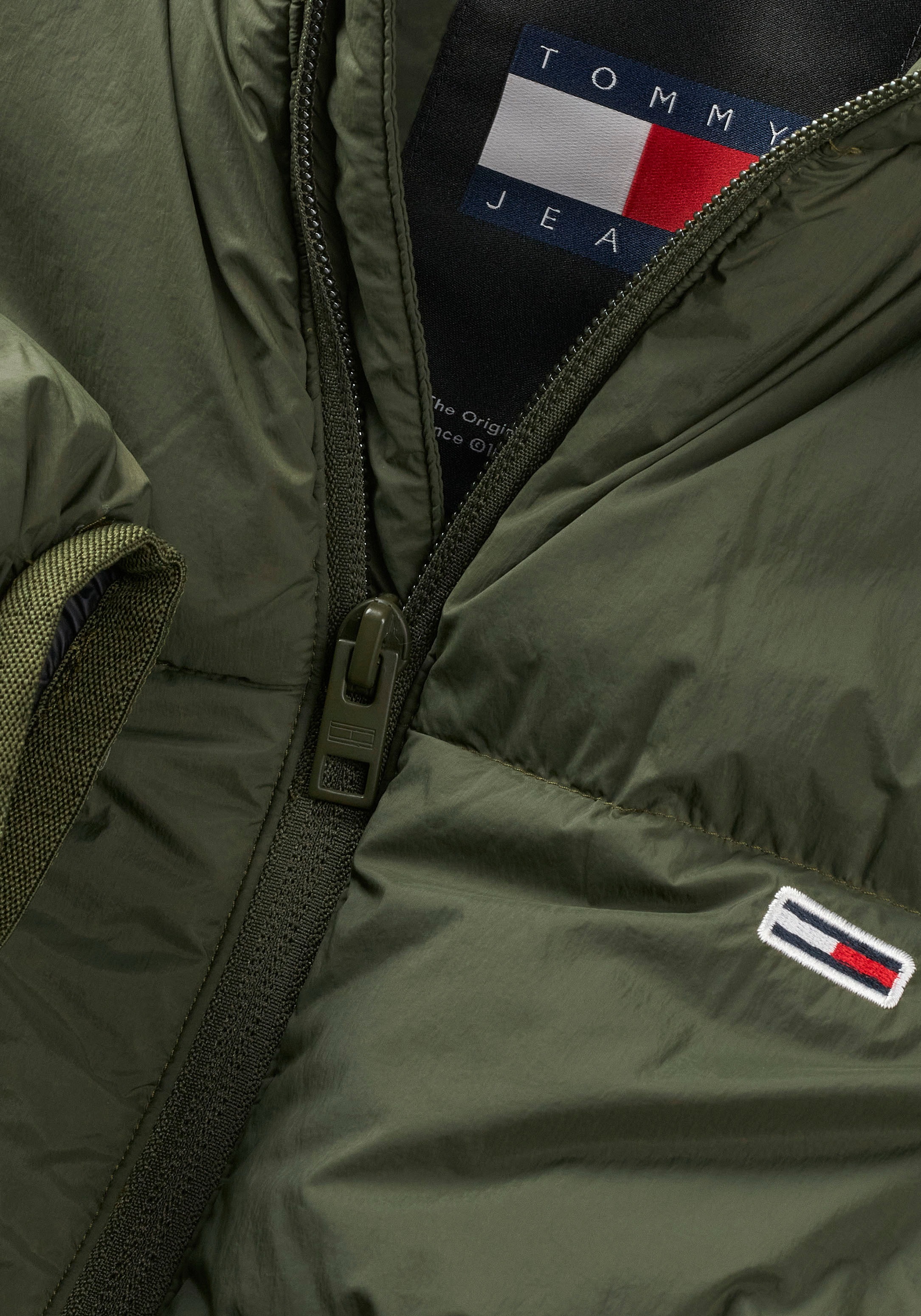 Tommy Jeans Steppjacke »TJM LIGHT DOWN JACKET«, mit Logostickerei