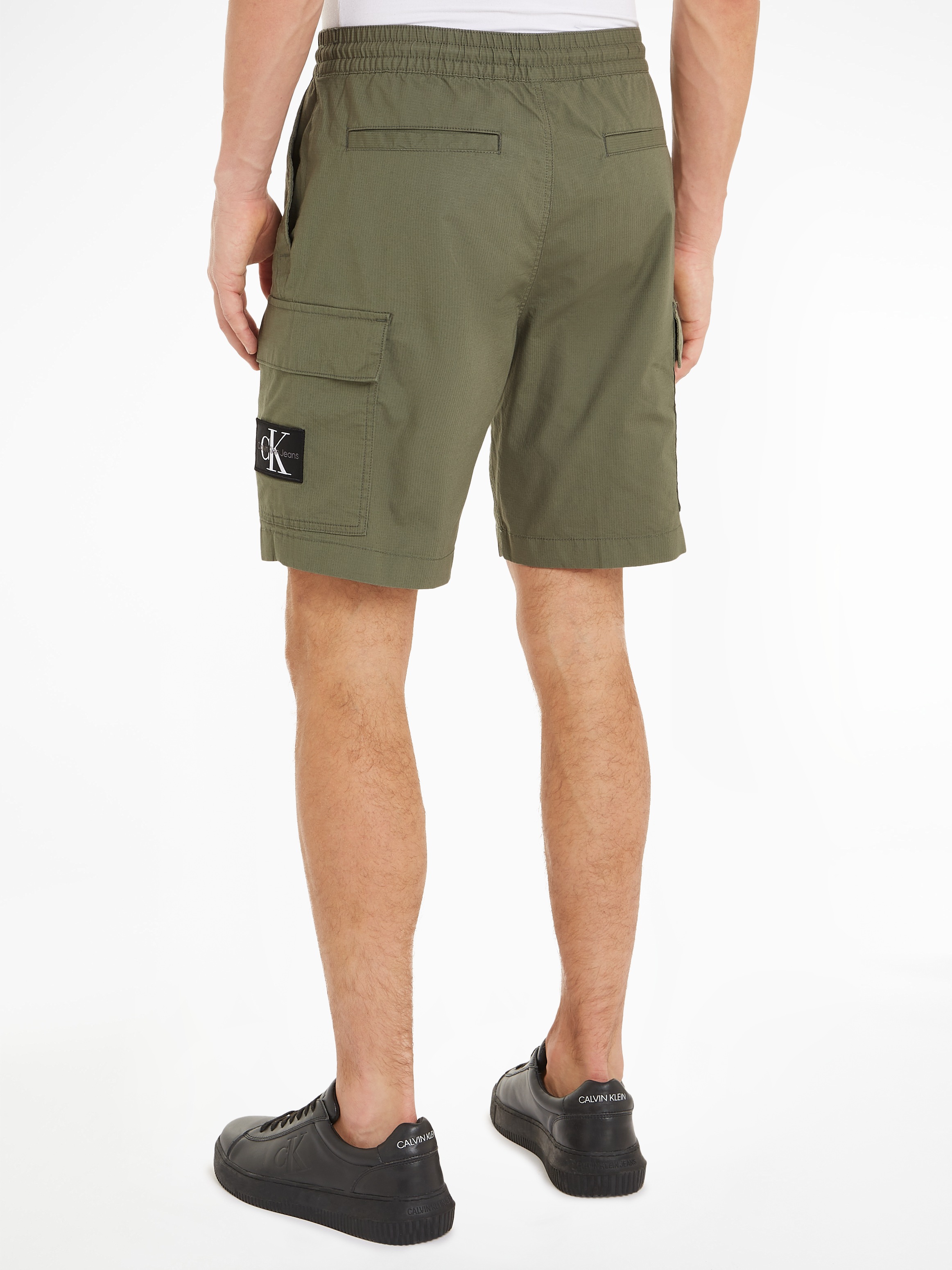 Calvin Klein Jeans Sweatshorts »WASHED CARGO SHORT«, mit Logopatch